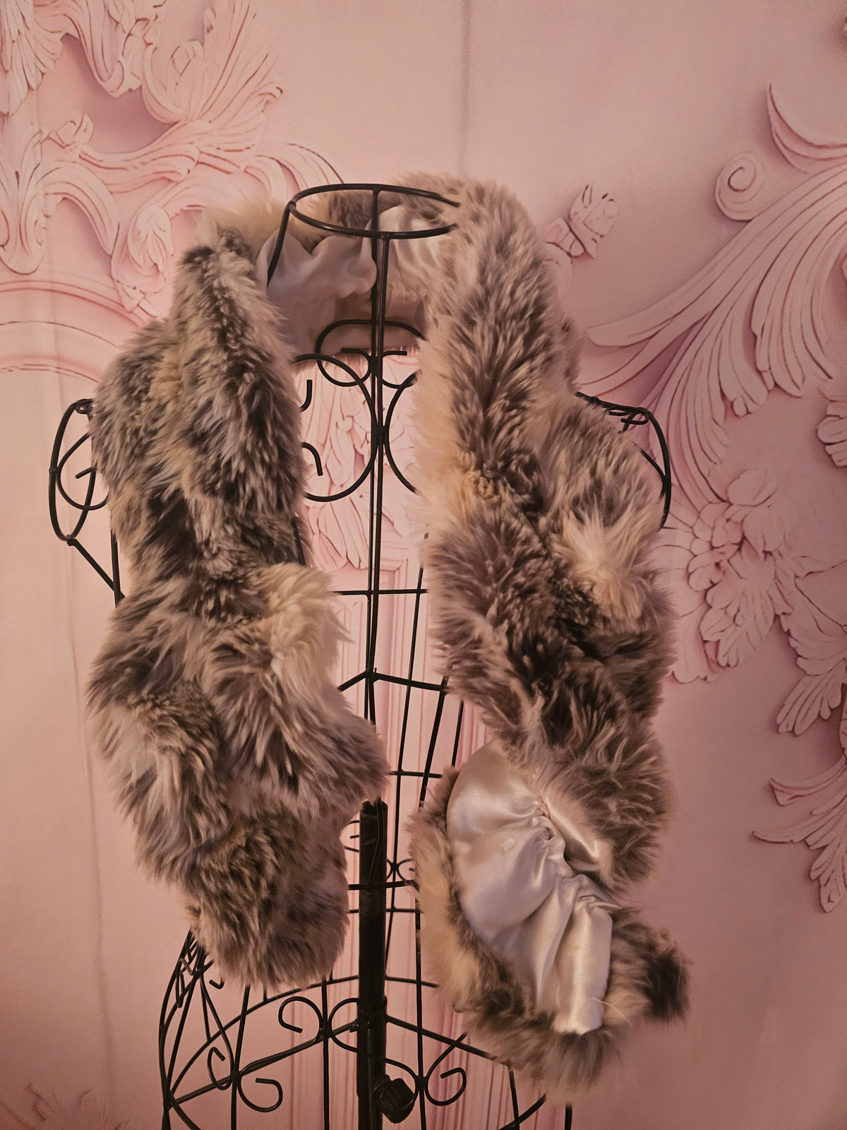 Ladies Mink Wrap around Fur Neck Scarf with Cream Silk Lining