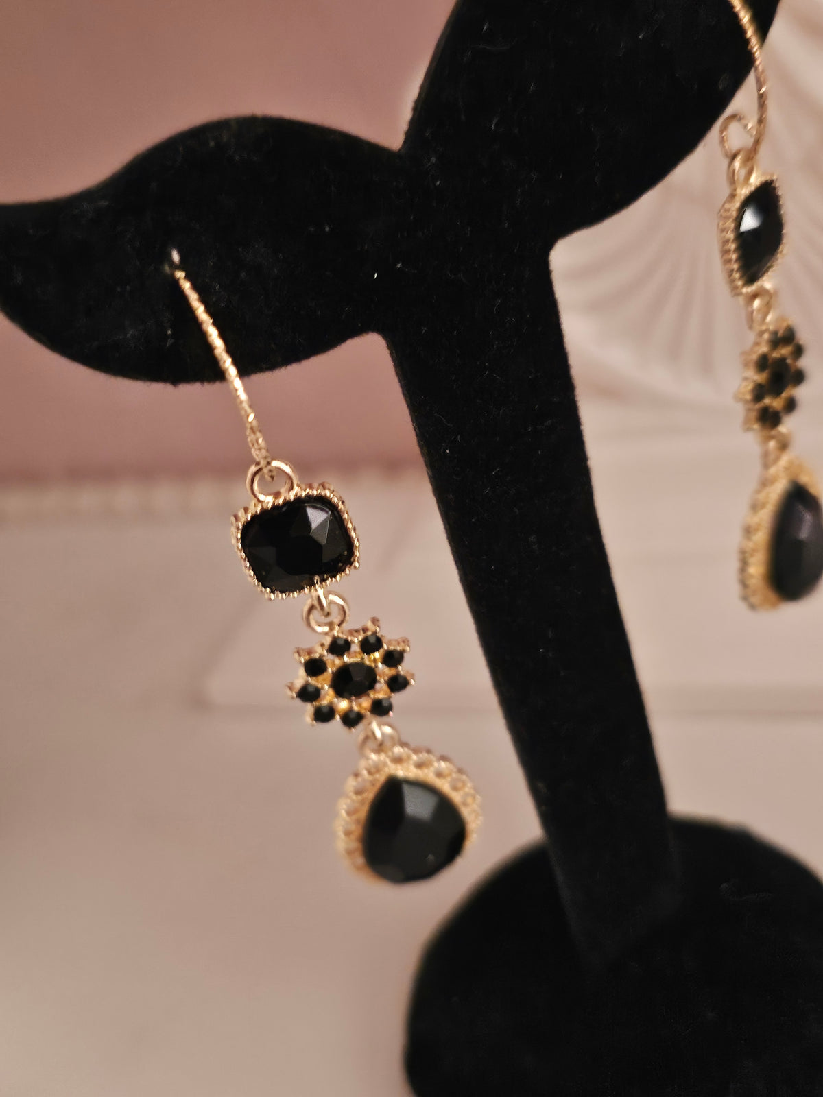 Ladies Black and Gold Droplet Design Earrings