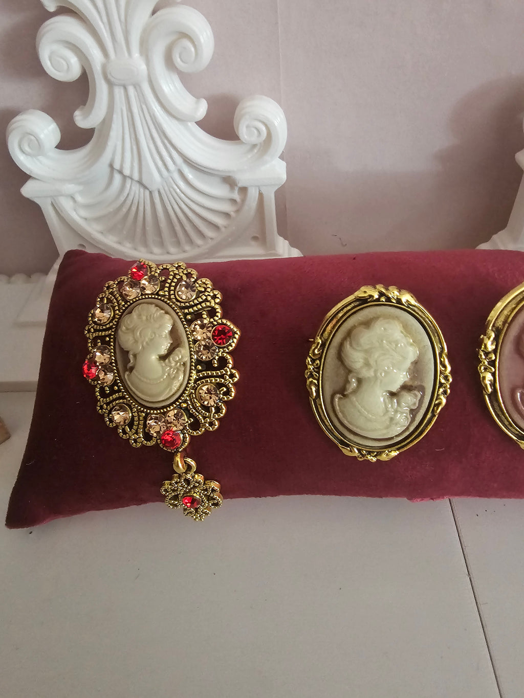Ladies Classy Cameo set of Brooches x 2