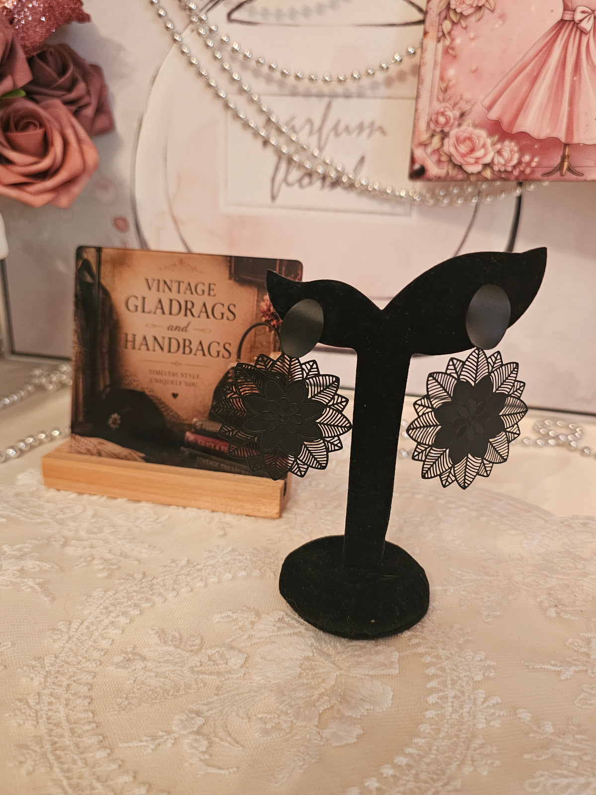 Ladies Black Circle Pendant Doplet Earrings