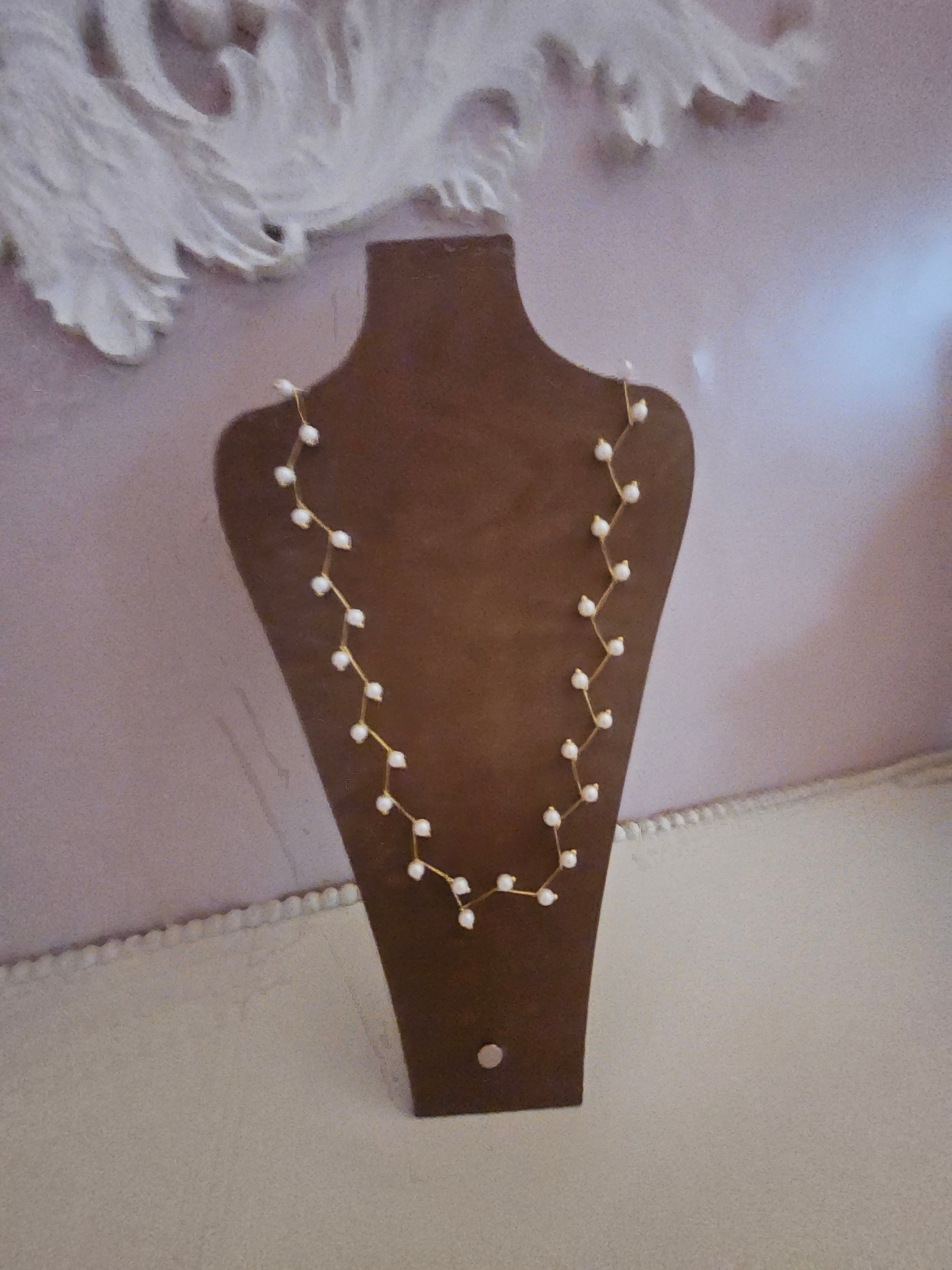 Elegant ladies fine string of pearls necklace