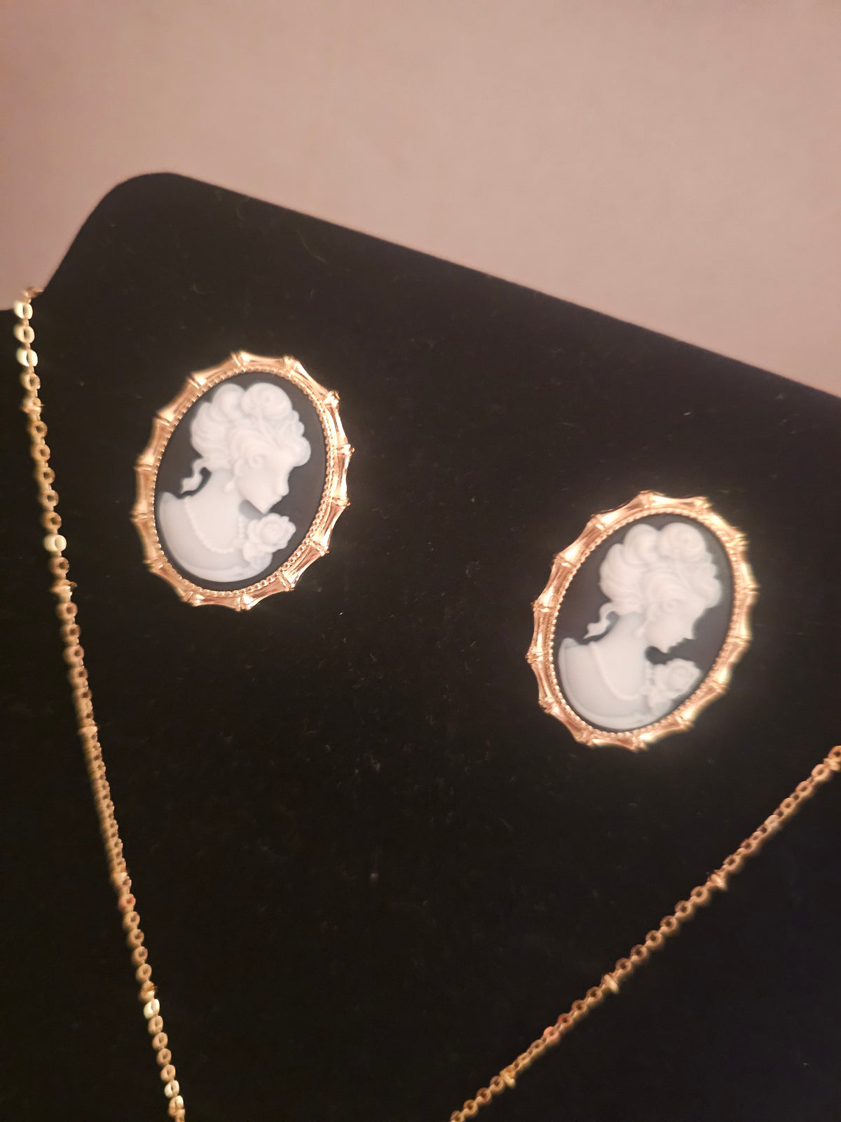 Ladies Classy Cameo Head Jewellery Set