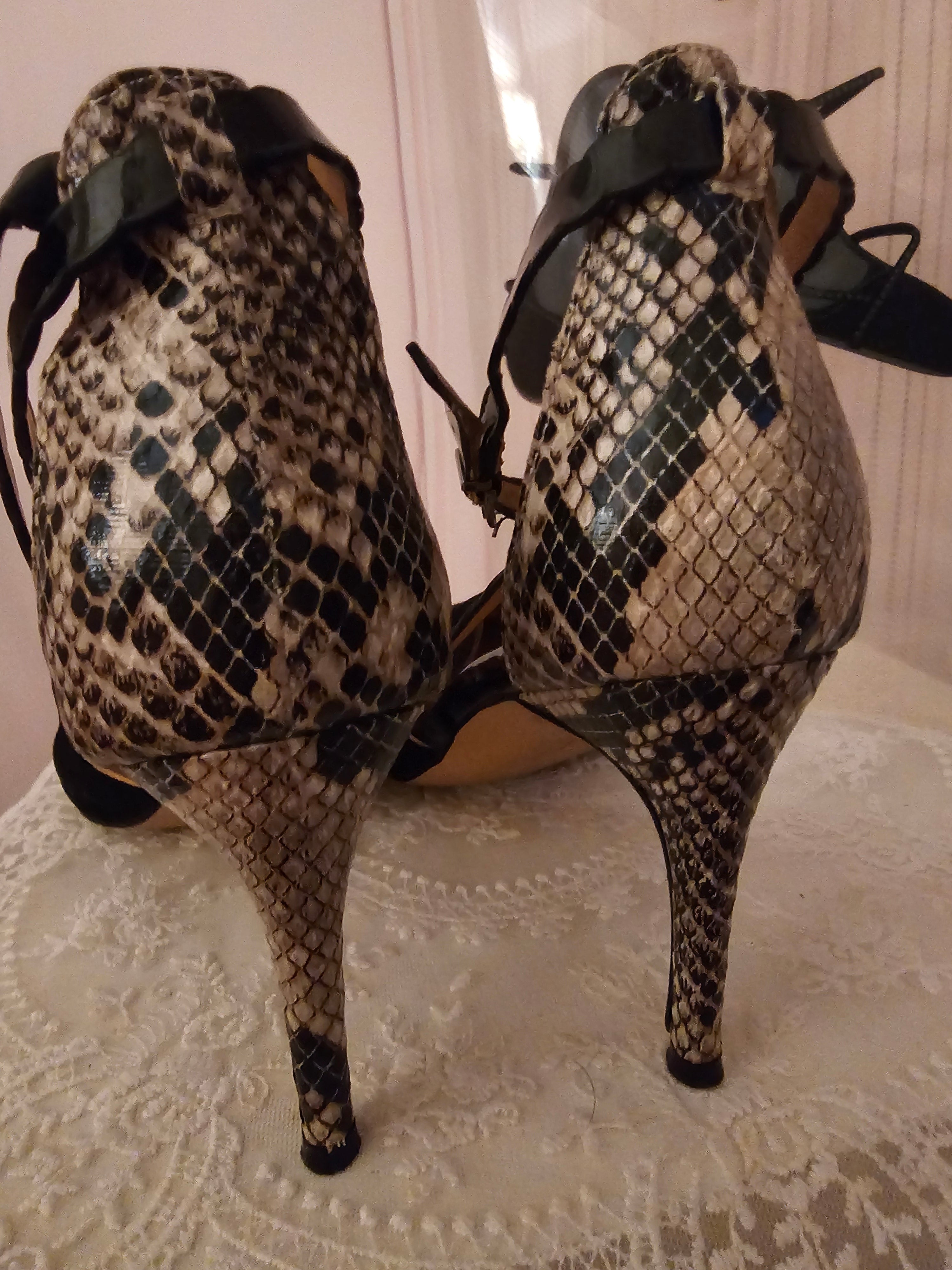 Ladies Wallis Ankle Strap Pointed toes Ankle Strap Heels