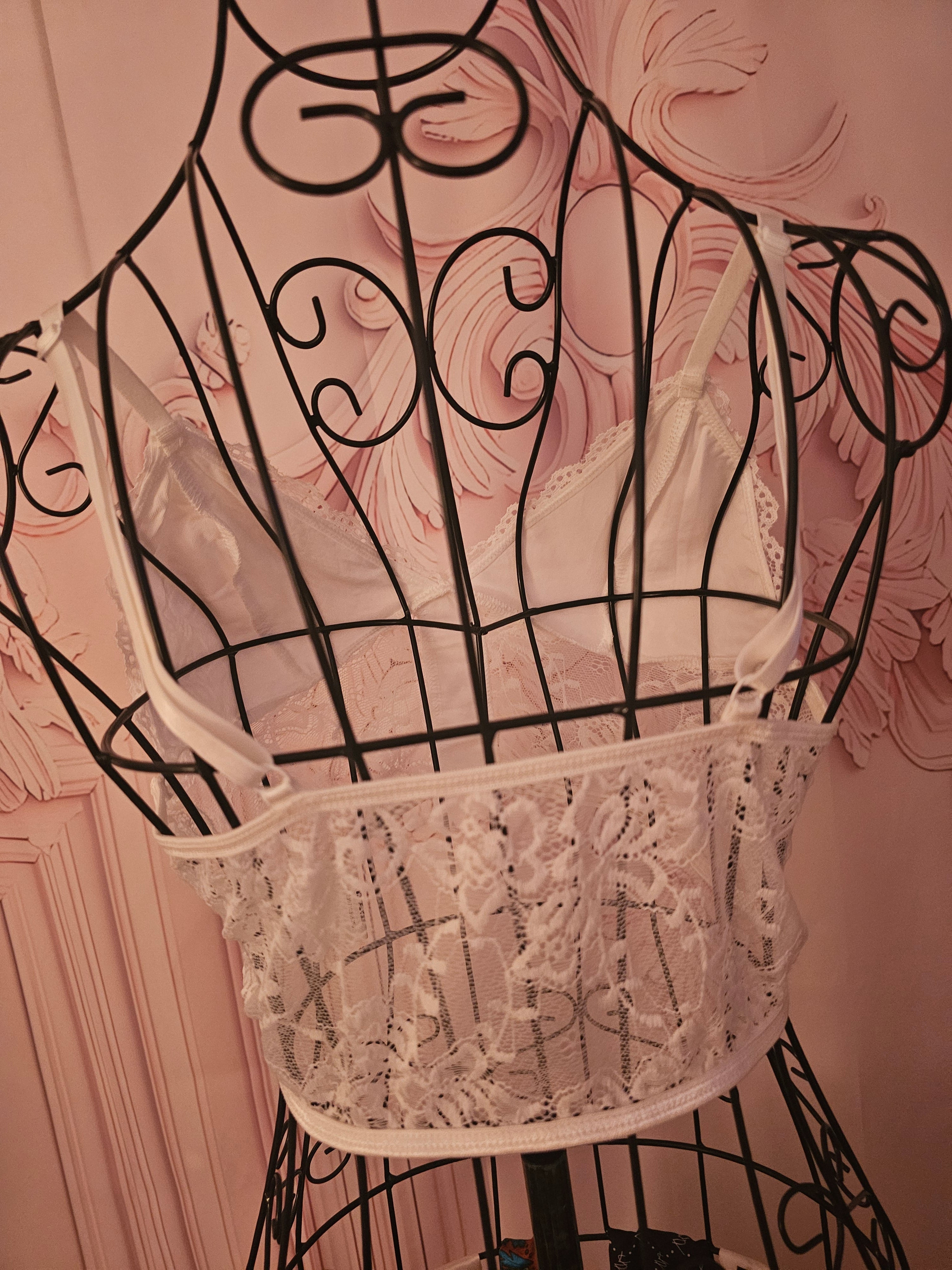 Ladies White Crop Lacy Bra Top