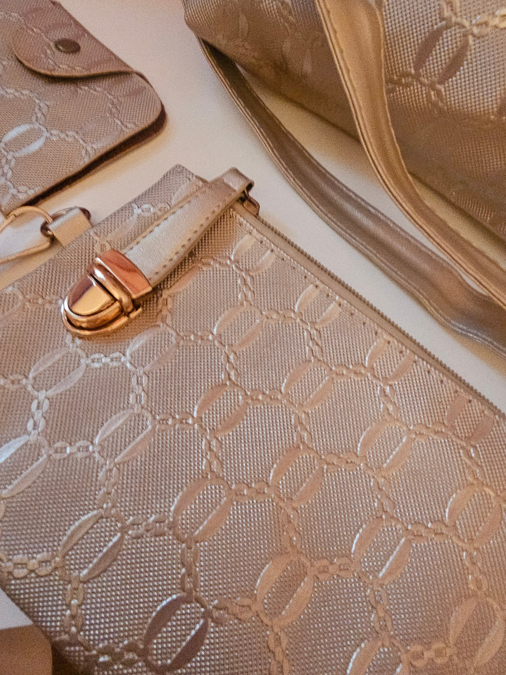 Ladies Gold Purse & Matching Credit Card Holder