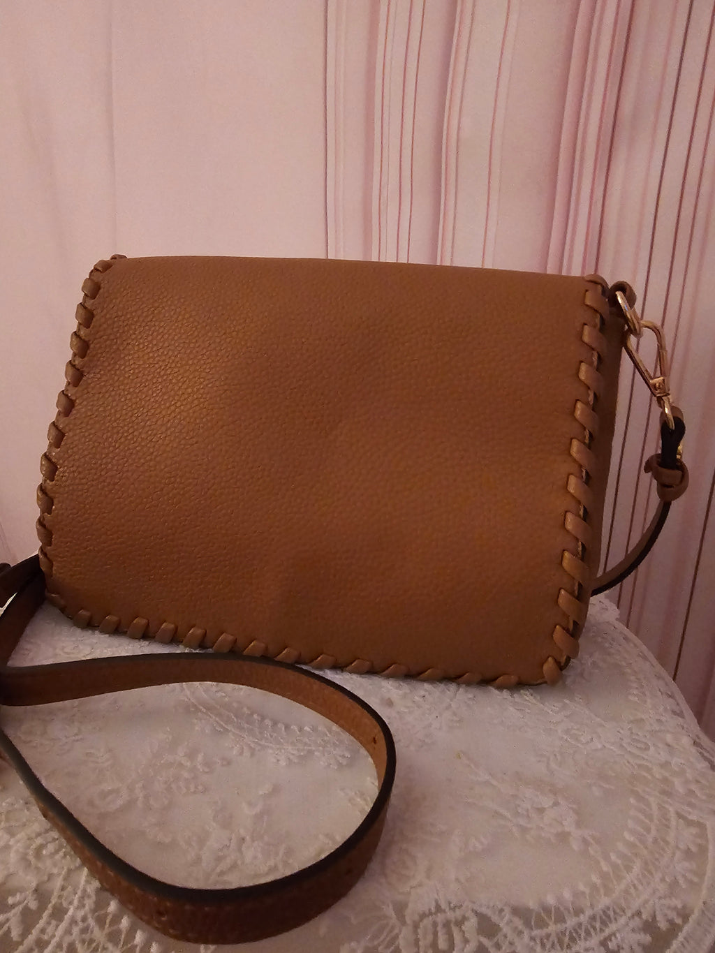 Ladies Tan Leather Accesorize Shoulder Bag