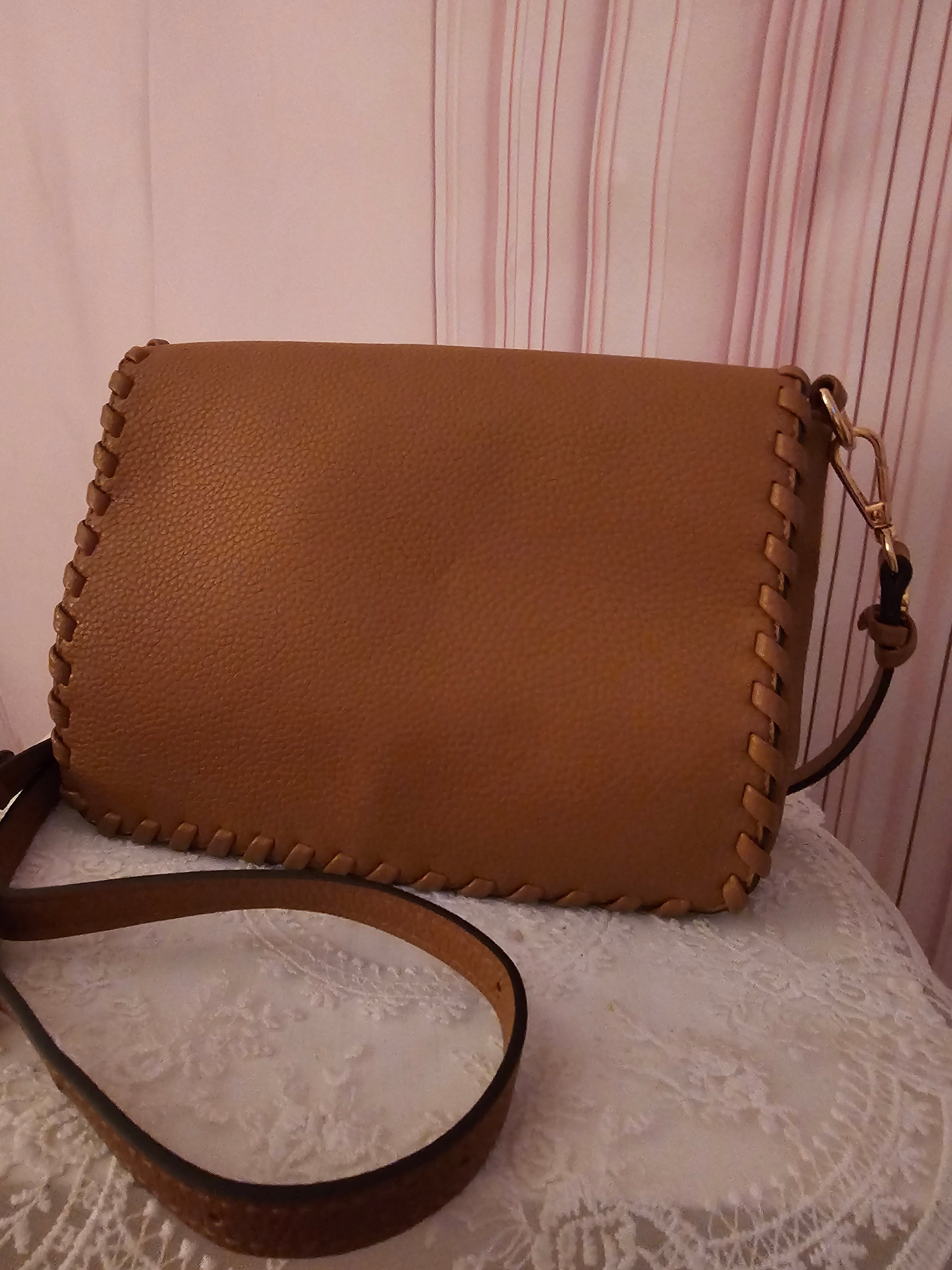 Ladies Tan Leather Accesorize Shoulder Bag