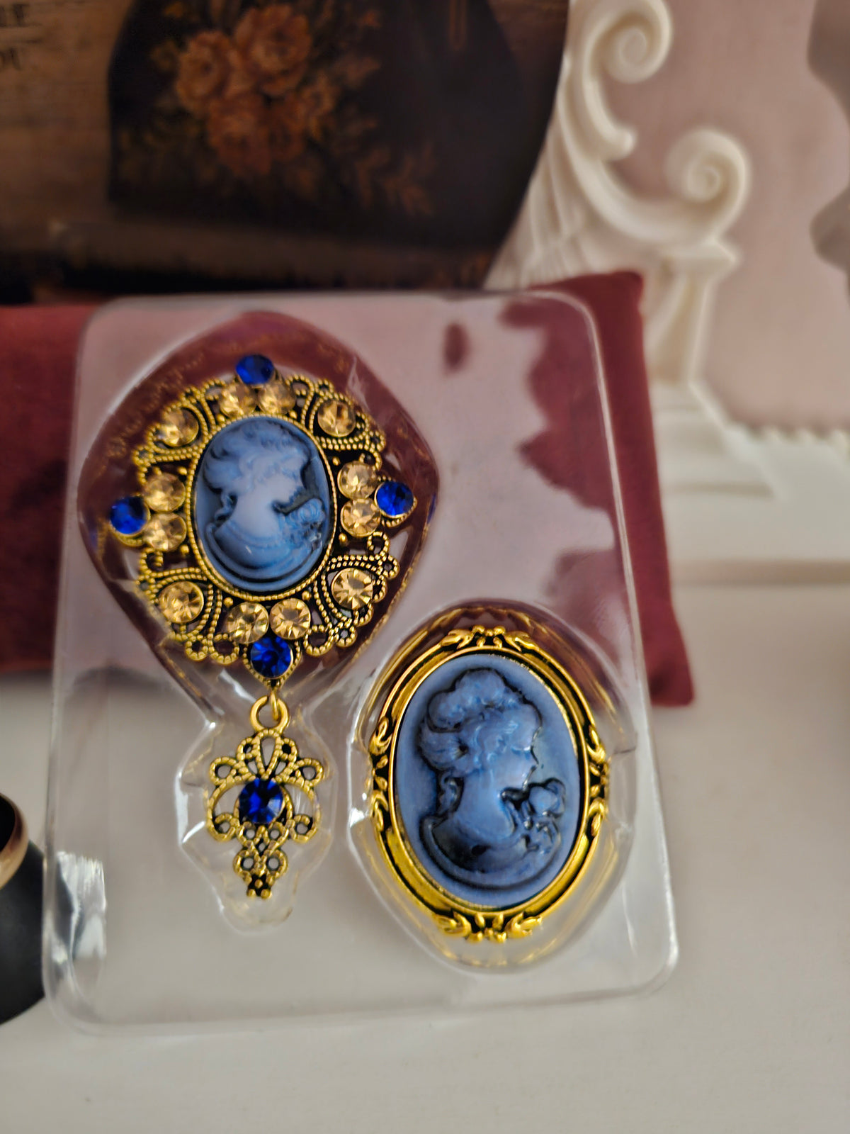 Ladies 3 x sets of Cameo Head Classy Vintage Brooches