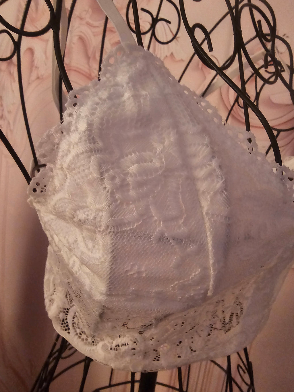 Ladies White Crop Lacy Bra Top