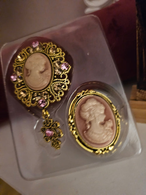 Ladies 3 x sets of Cameo Head Classy Vintage Brooches