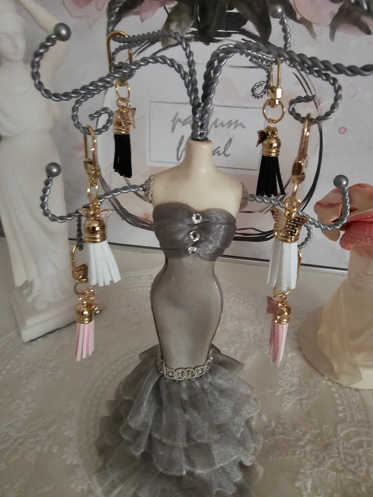Ladies 6 x Tassel Elegant Keyrings 2 x pink 2 x white 2 x black