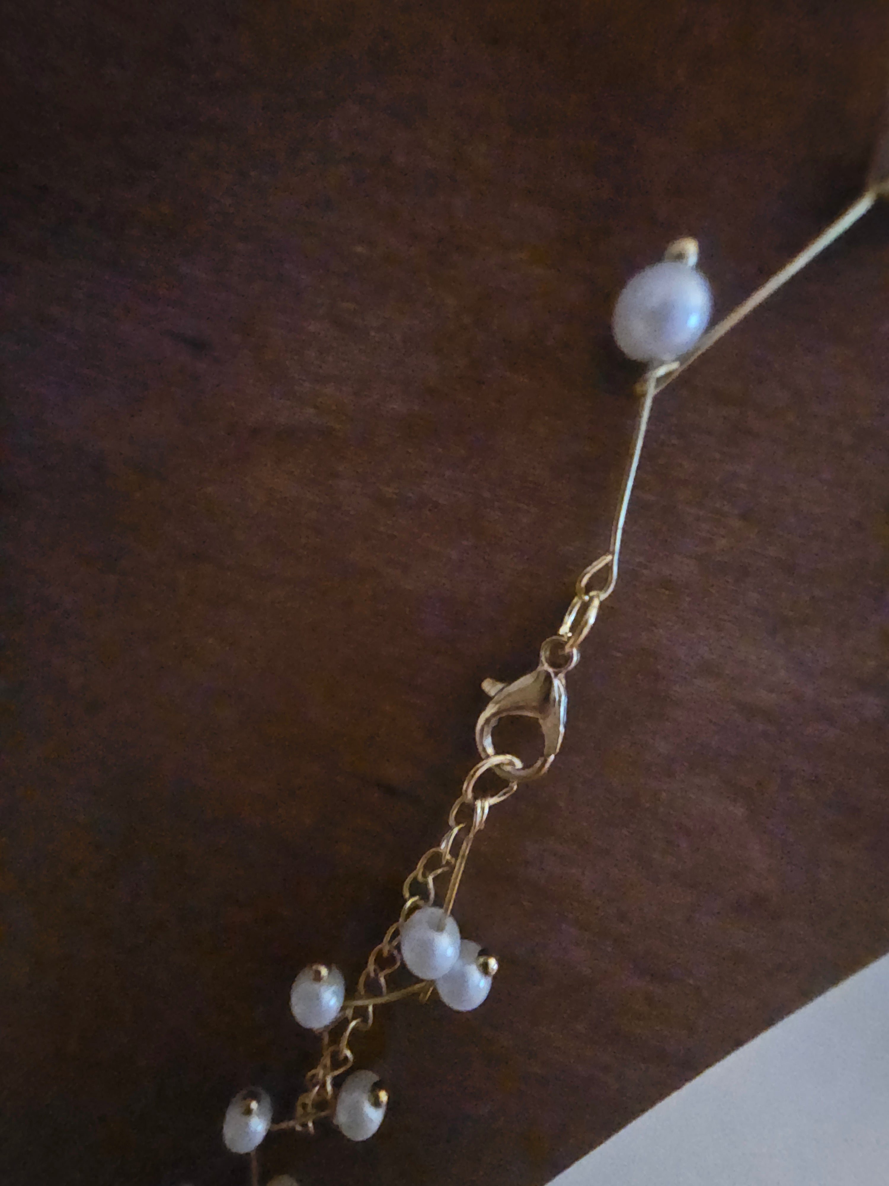 Elegant ladies fine string of pearls necklace