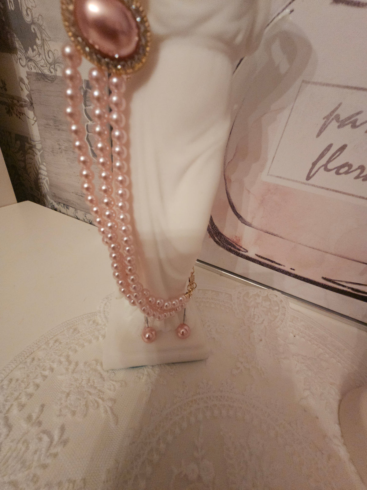 Ladies Pink Pearl Choker, matching bracelet and pearl stud earrings