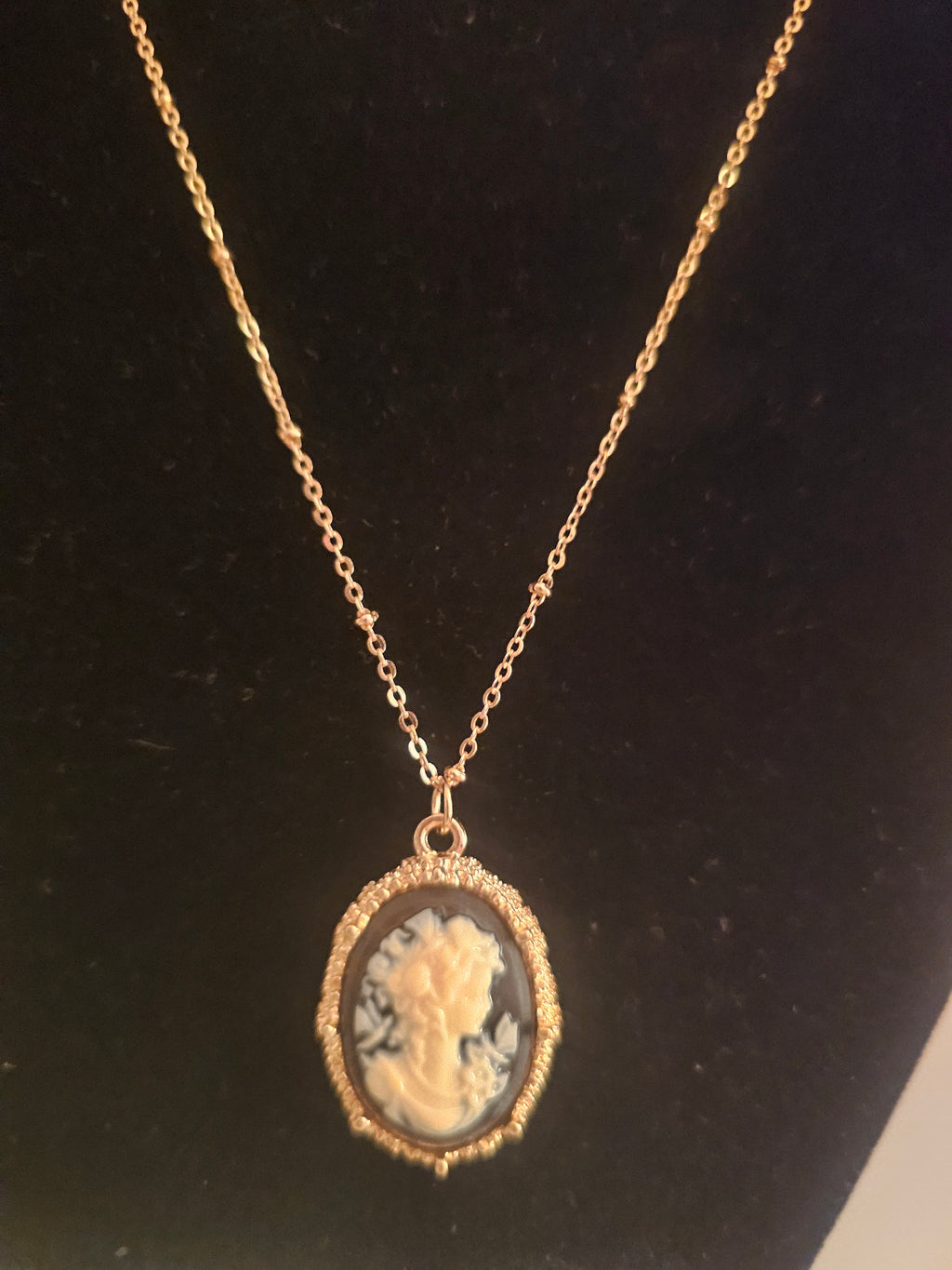 Ladies Classy Cameo Head Jewellery Set