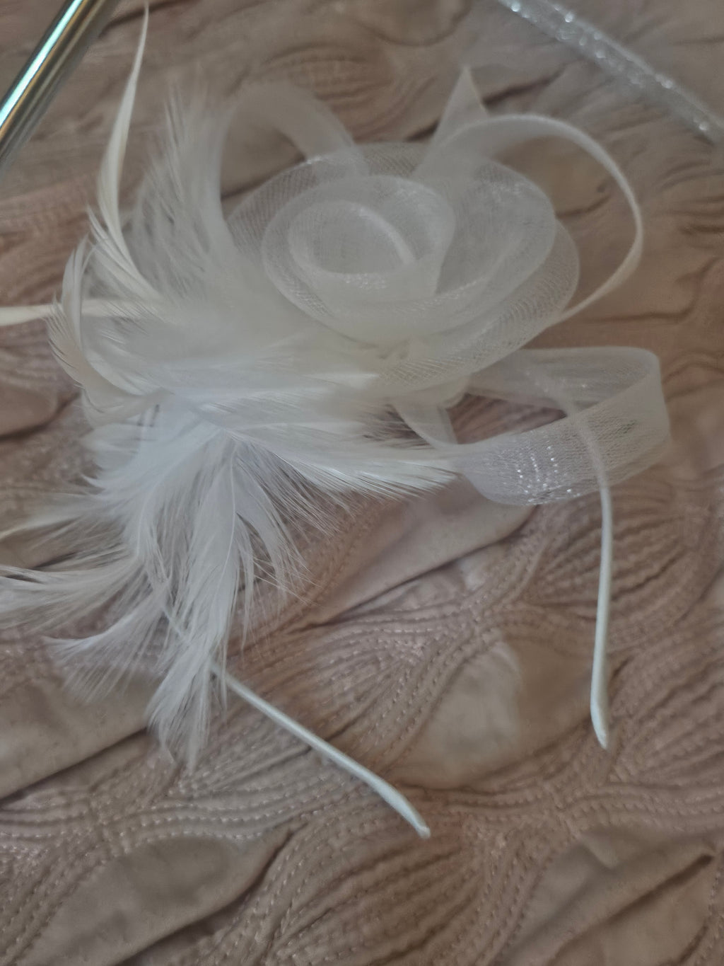 Ladies White Feathered Fascinator