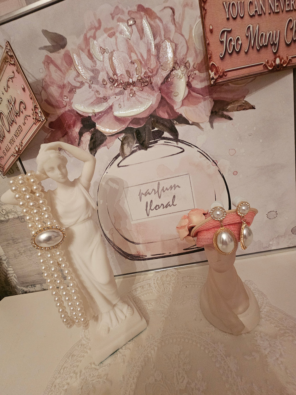Ladies White Pearl Chocker and matching Pearl Droplet Earrings