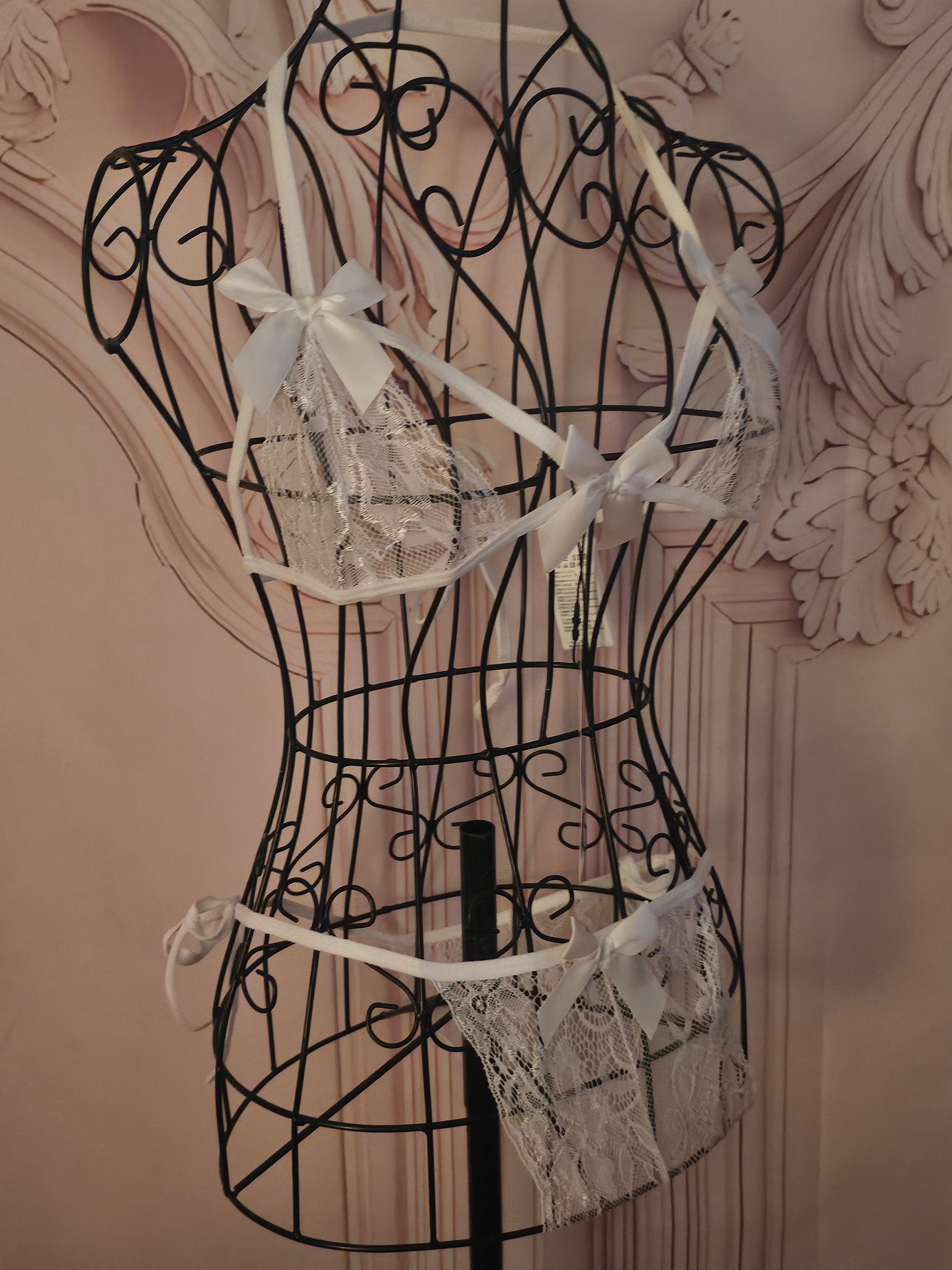 Ladies White Sexy Lacy Underwear Set