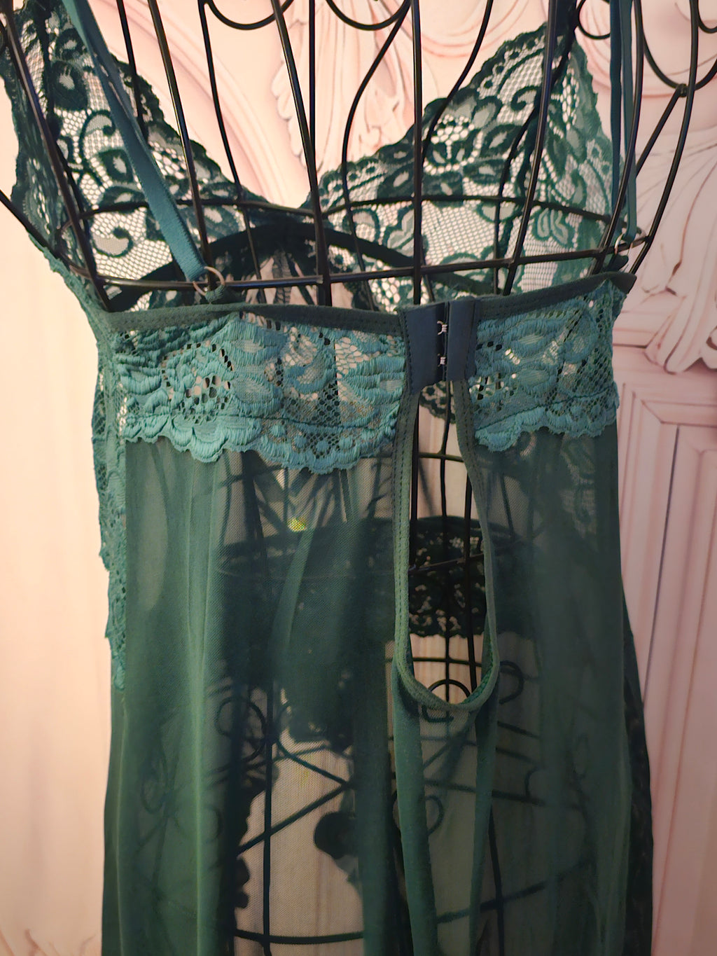 Ladies x 2 Negligee Sets 1 x pink 1 x green