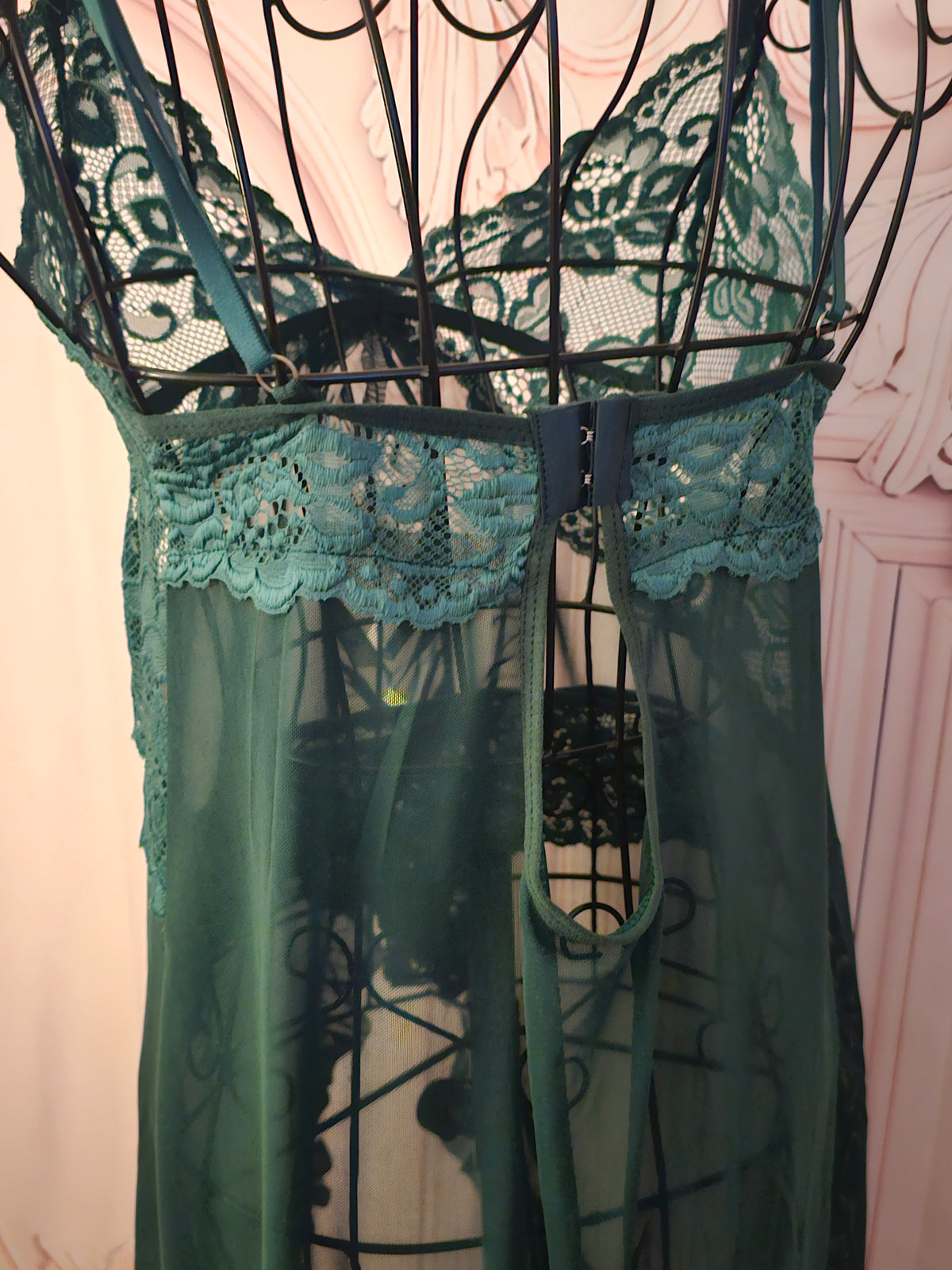Ladies x 2 Negligee Sets 1 x pink 1 x green