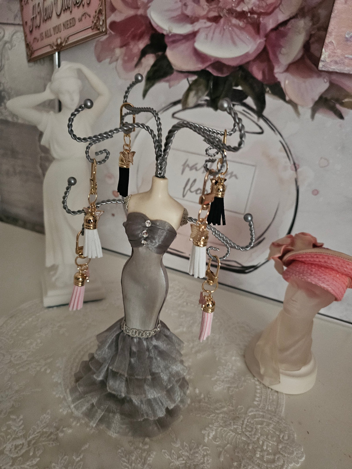 Ladies 6 x Tassel Elegant Keyrings 2 x pink 2 x white 2 x black