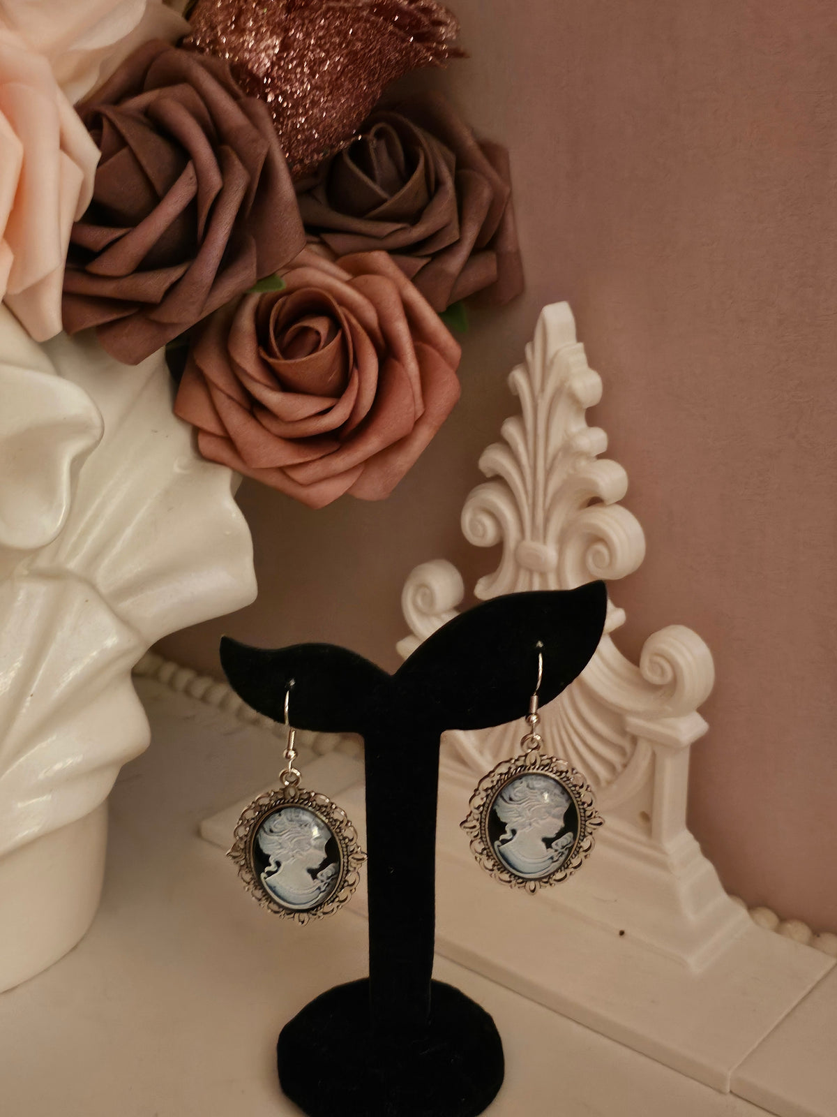 Ladies Blue with White Cameo Head Pendant Earrings