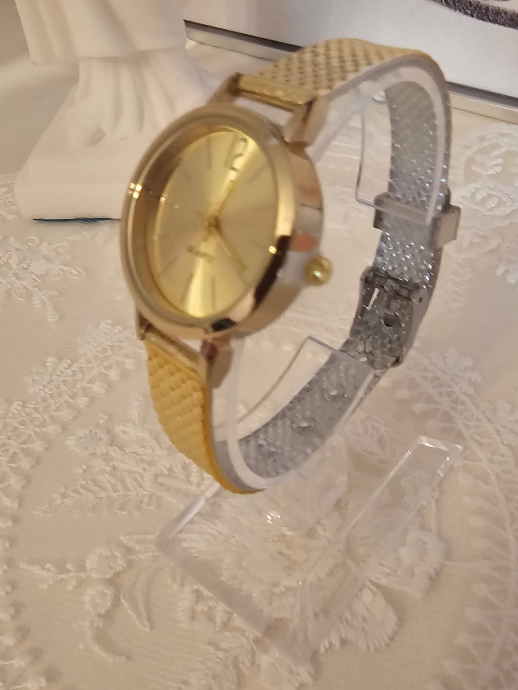 Ladies x 3 gold buckle strap classy wristwatch