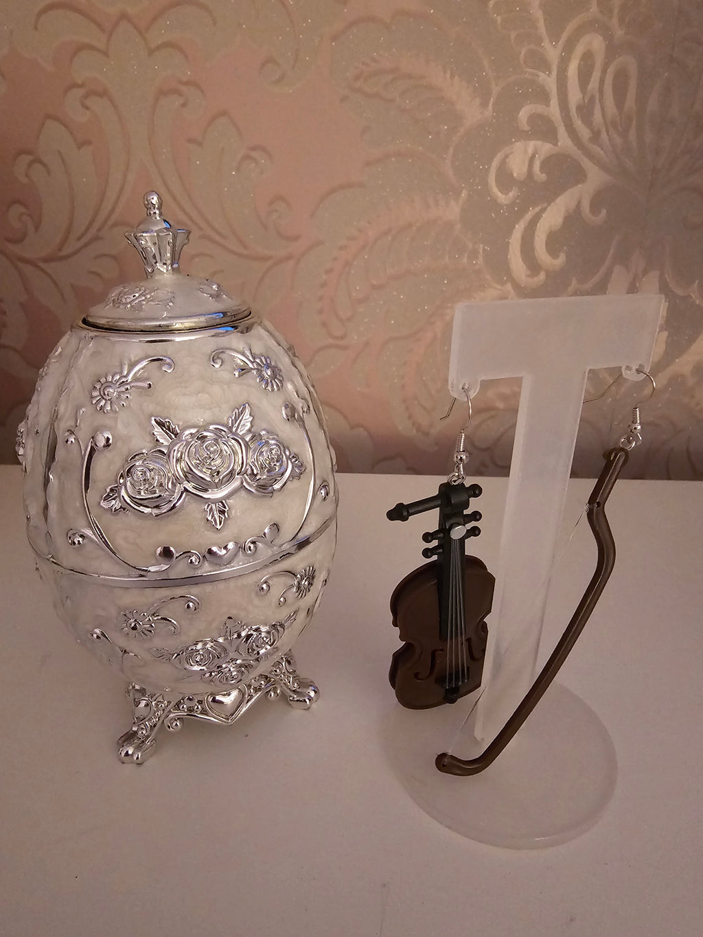 Ladies Violin & Bow Style Earrings