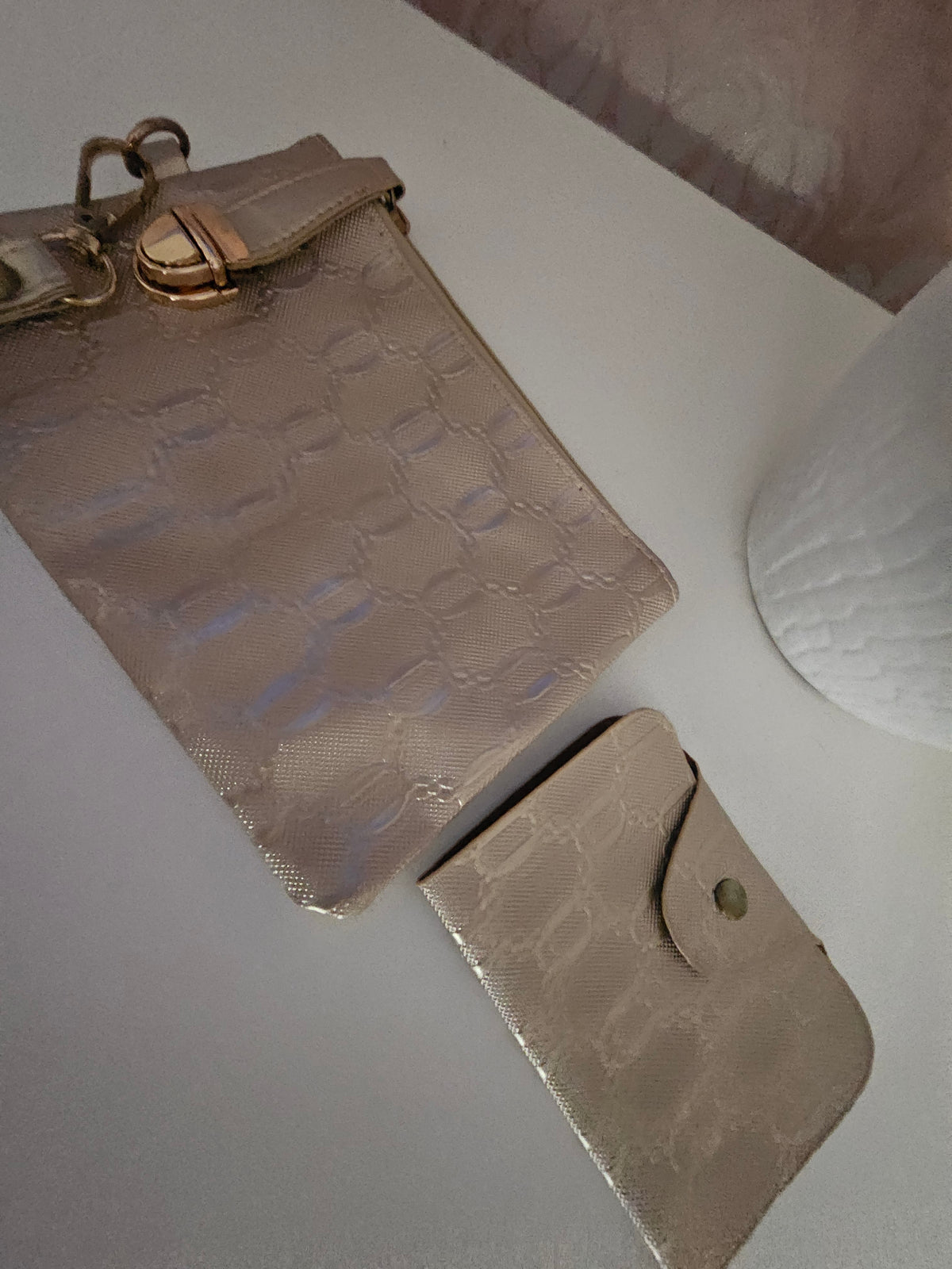 Ladies Gold Purse & Matching Credit Card Holder