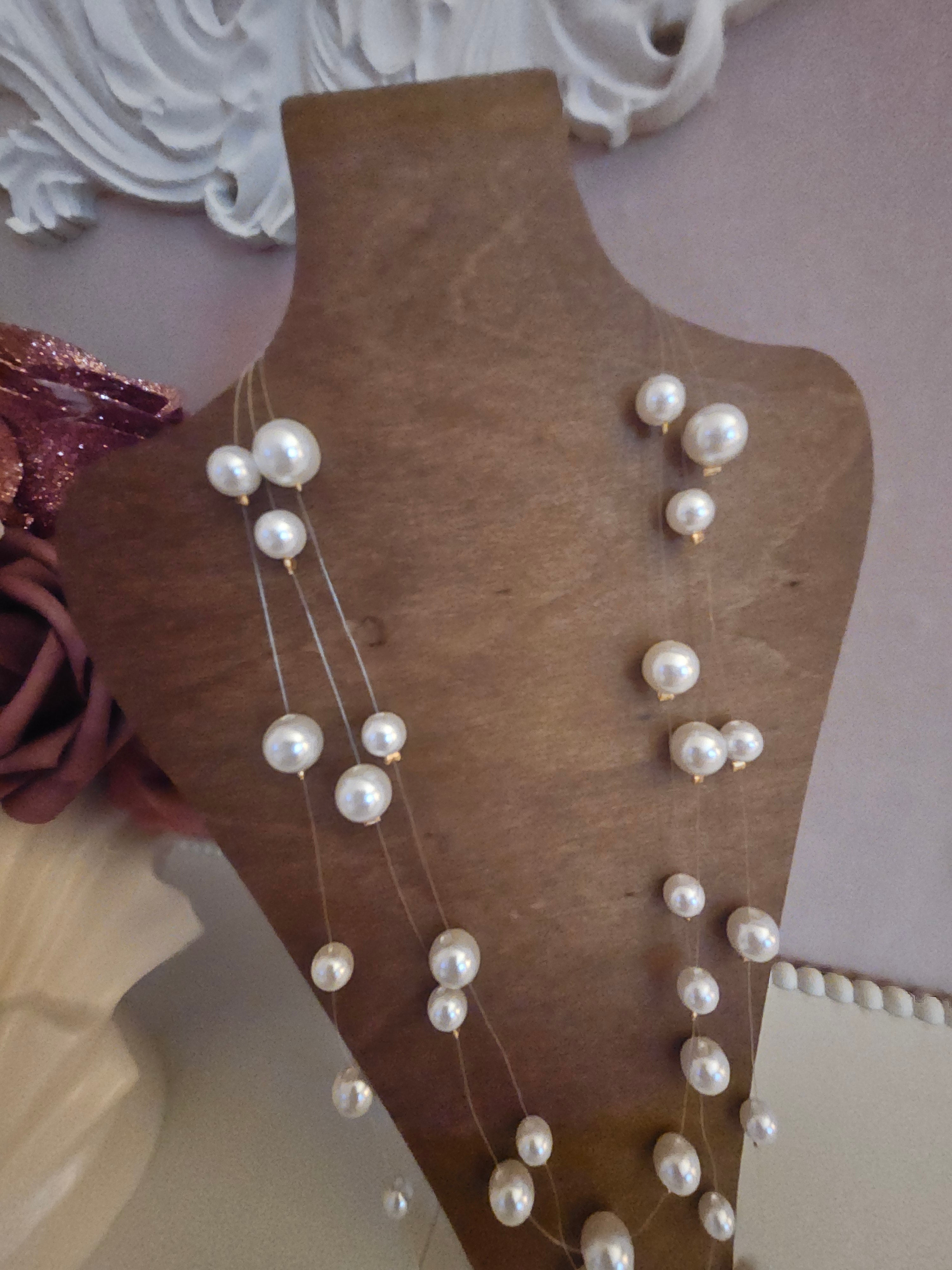 Ladies 3 string of pearls necklace