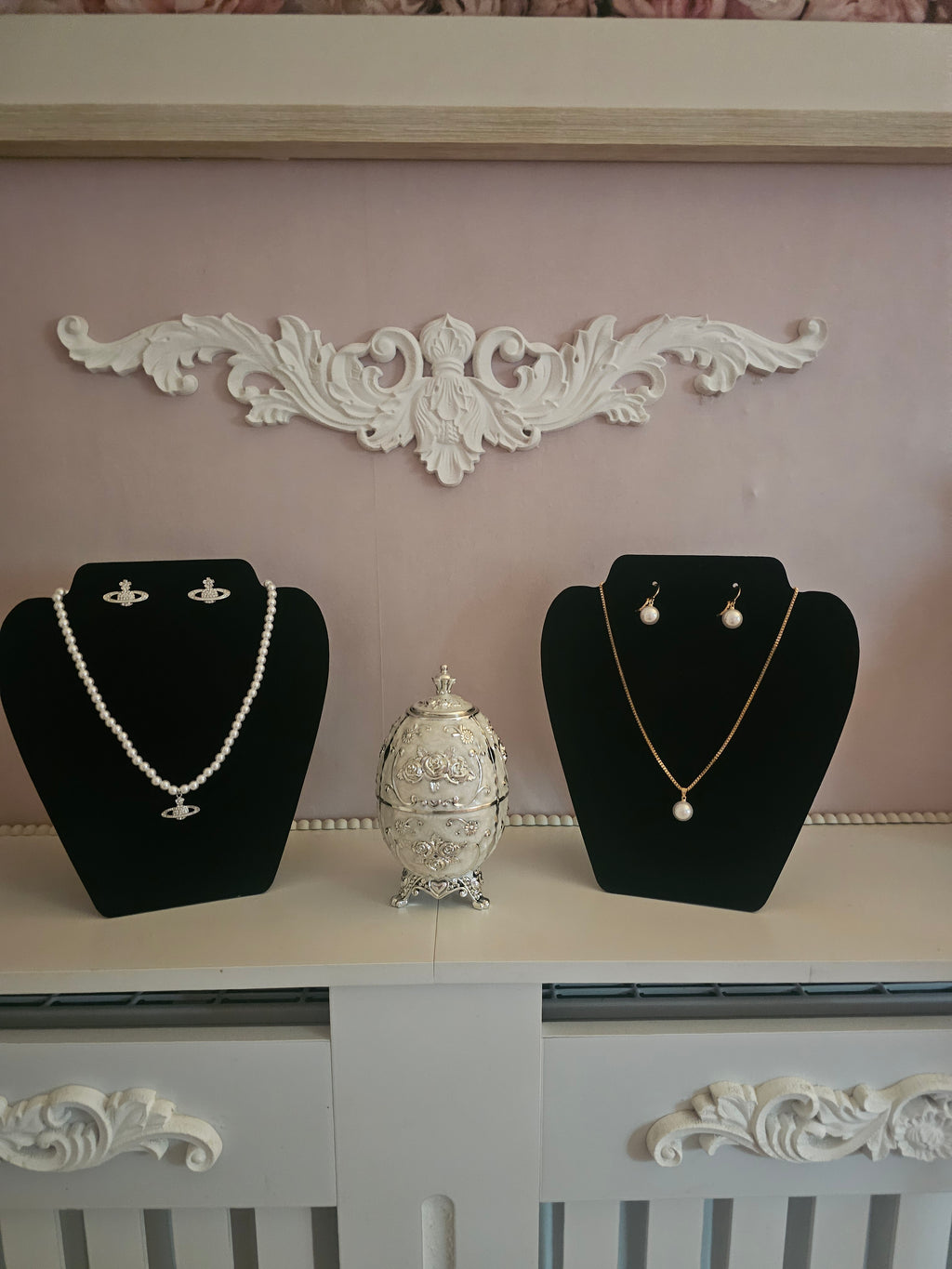 Ladies matching gold necklace with pearl drop pendant and matching pearl drop earrings