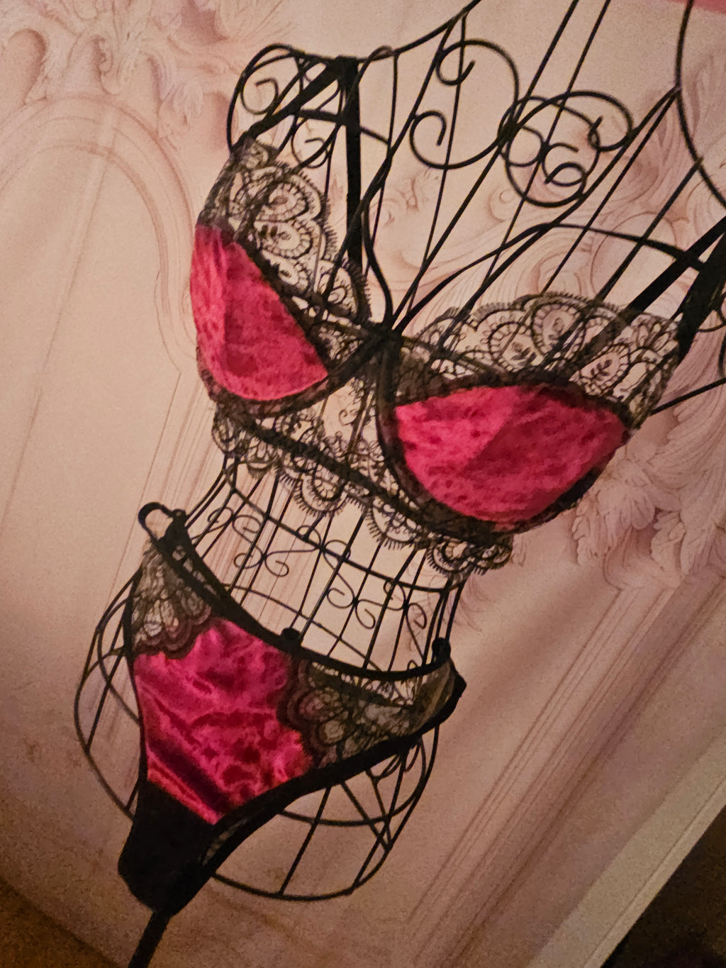 Ladies black & dark pink velvet matching underwear set