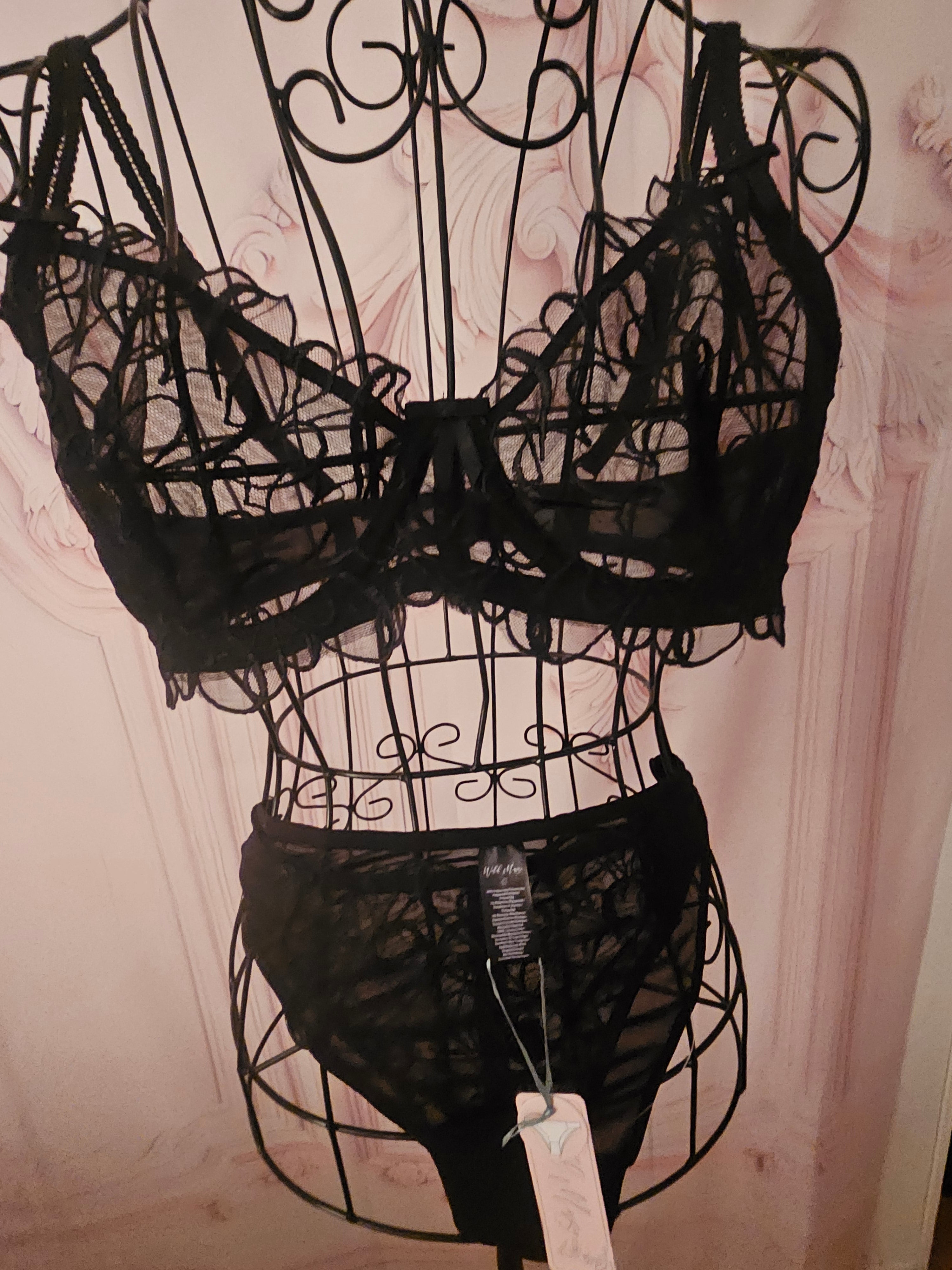 Ladies Black Classy Lacy underwear set