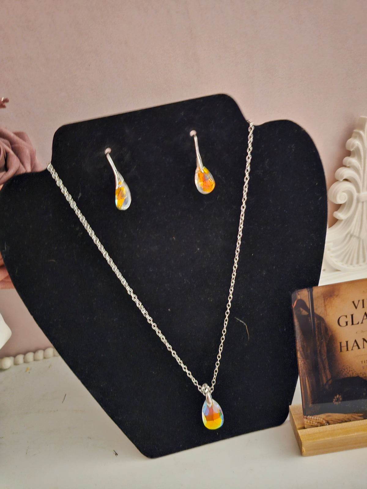 Ladies Siver Jewellery Set with Necklace and Matching earrings