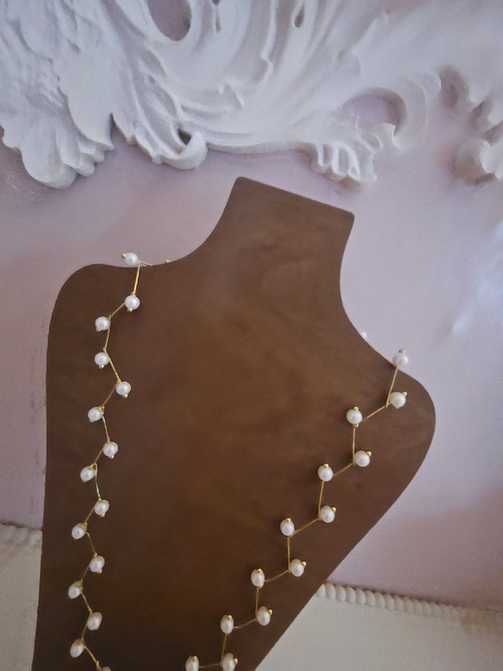 Elegant ladies fine string of pearls necklace