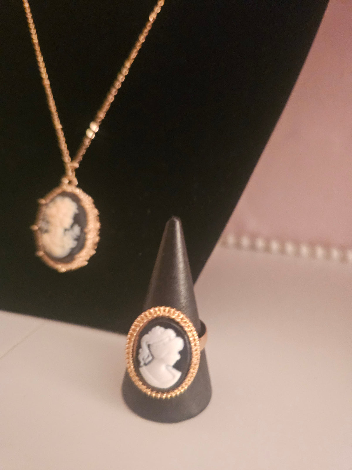 Ladies Classy Cameo Head Jewellery Set