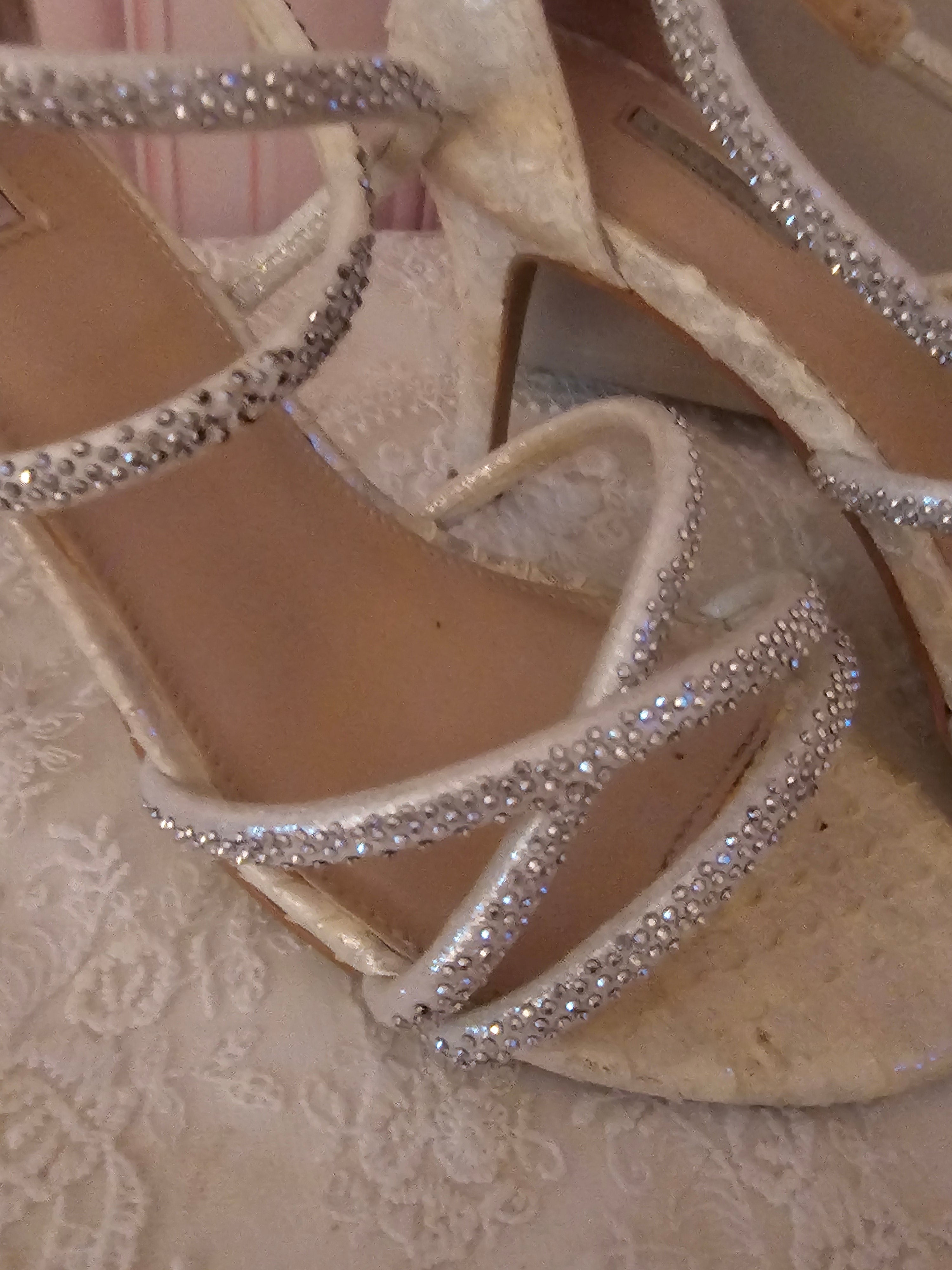 Ladies carvela by Kurt greiger silver & white strappy sandals