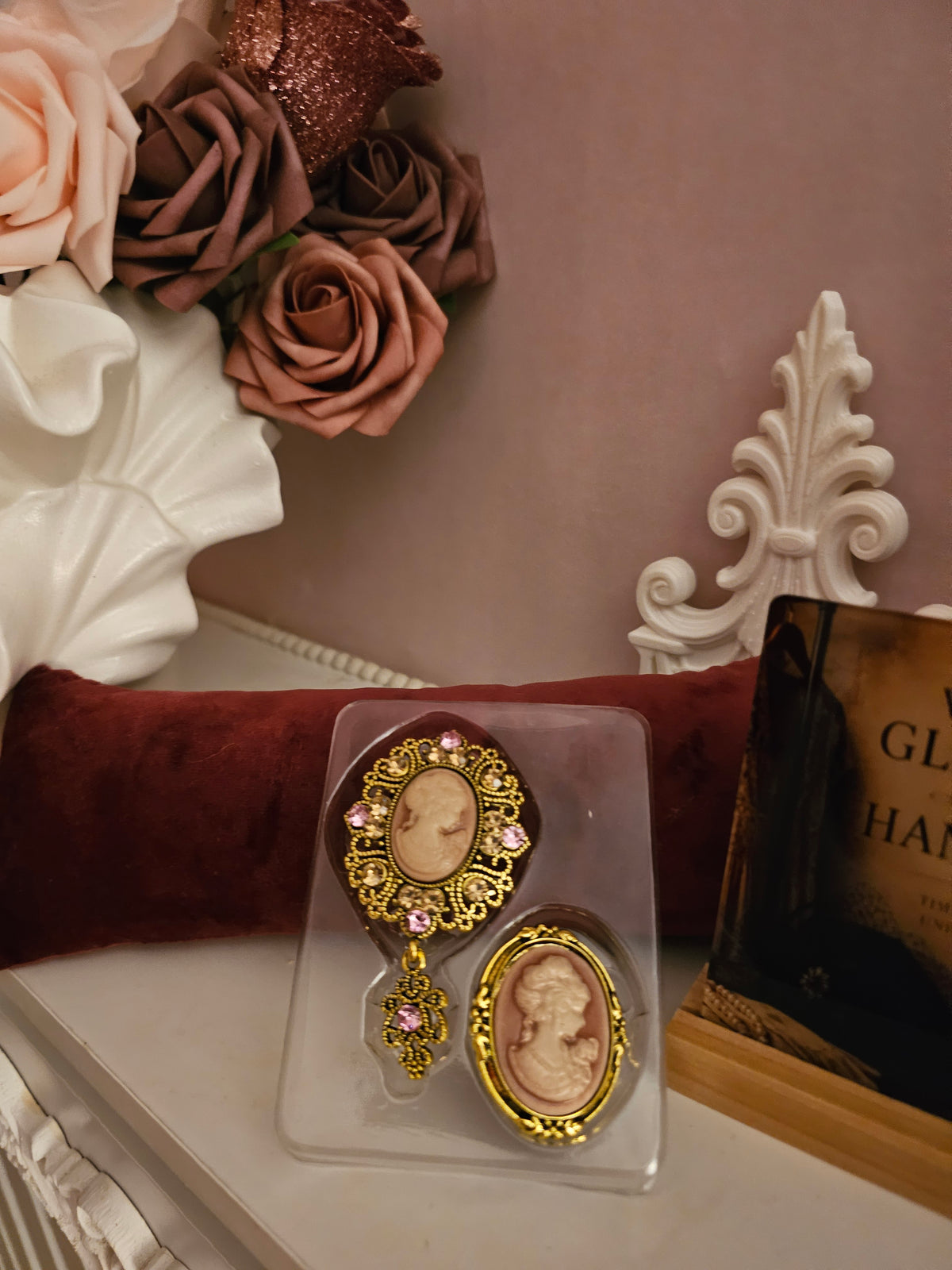 Ladies 3 x sets of Cameo Head Classy Vintage Brooches