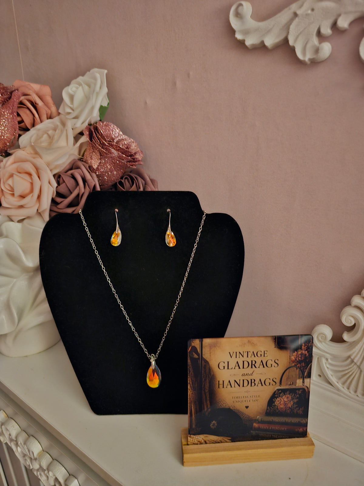Ladies Siver Jewellery Set with Necklace and Matching earrings