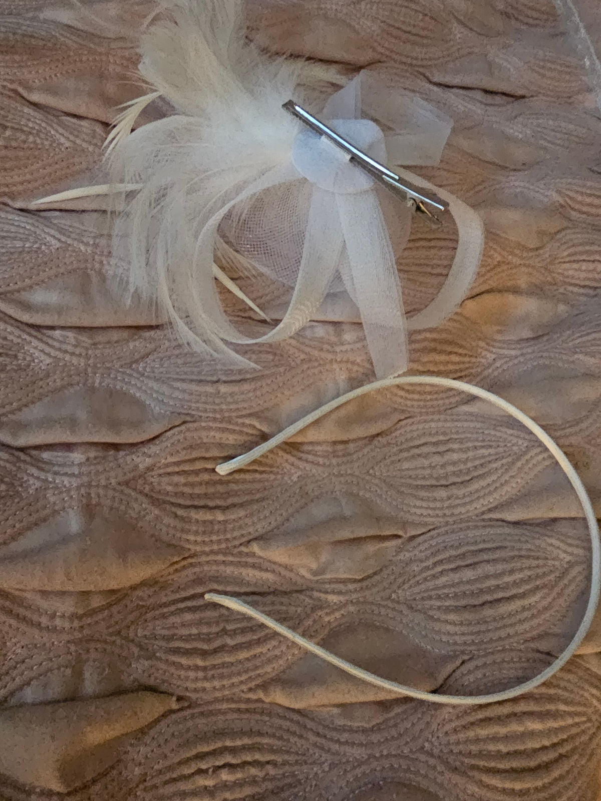 Ladies White Feathered Fascinator