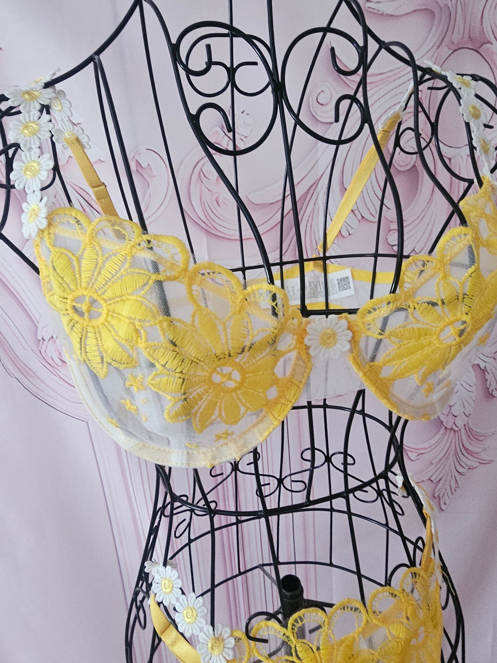 Ladies Yellow Daisy Design Underwear Set