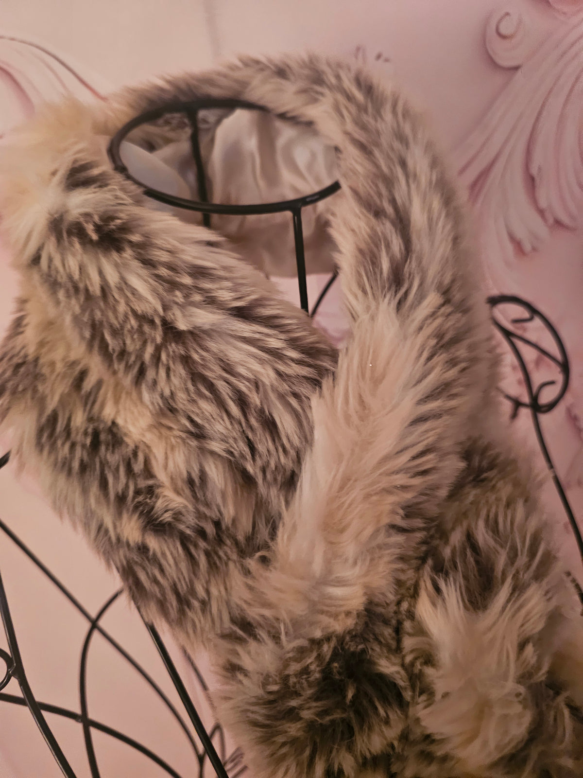 Ladies Mink Wrap around Fur Neck Scarf with Cream Silk Lining