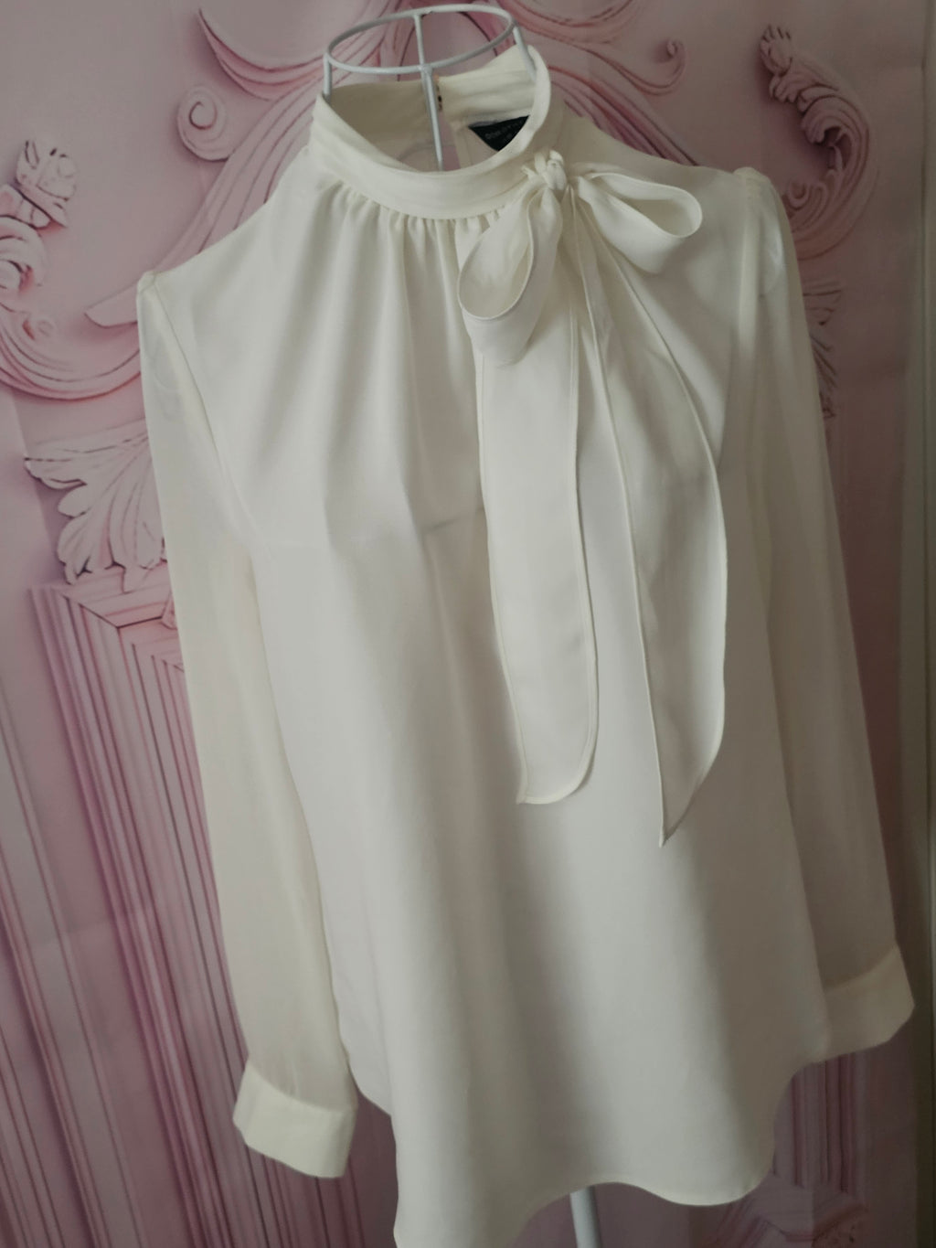Ladies Dorothy Perkins White Tie Bow Neck Design