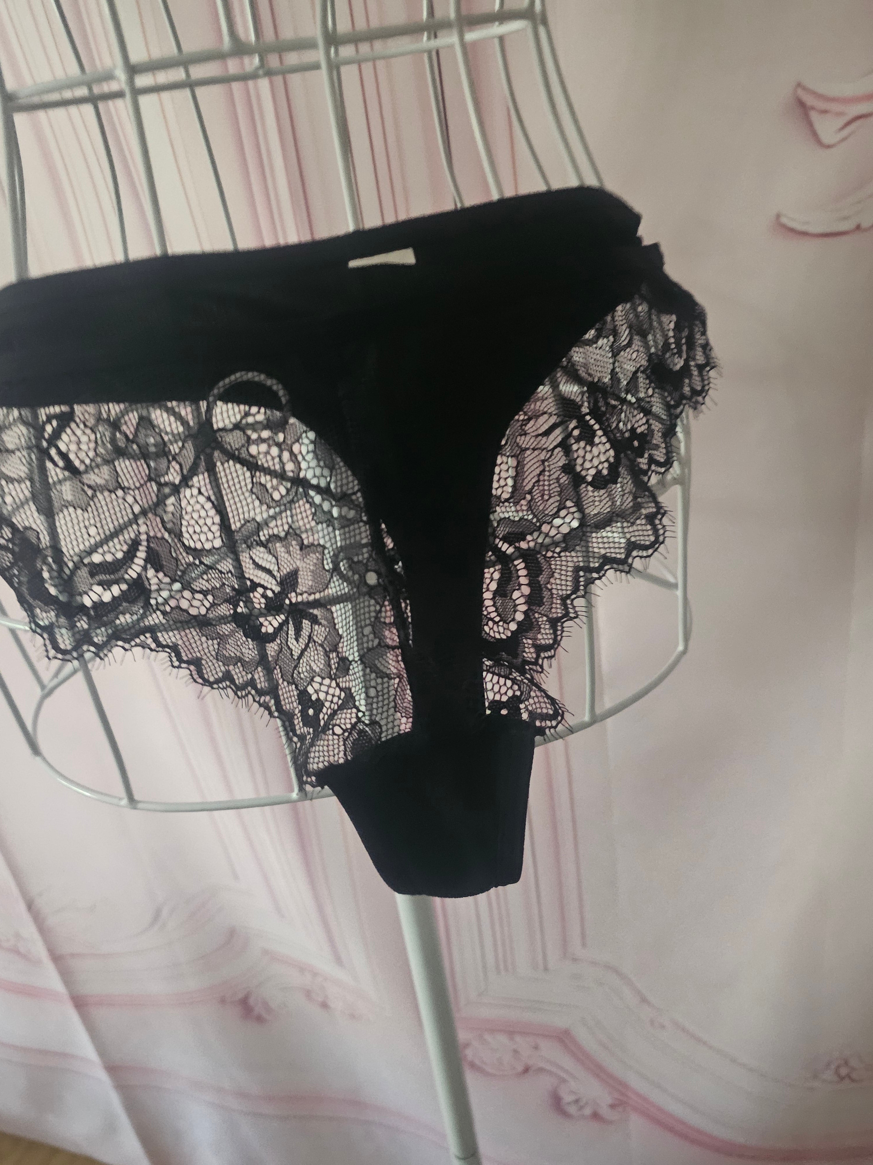 Ladies Black Lacy Underwear Set