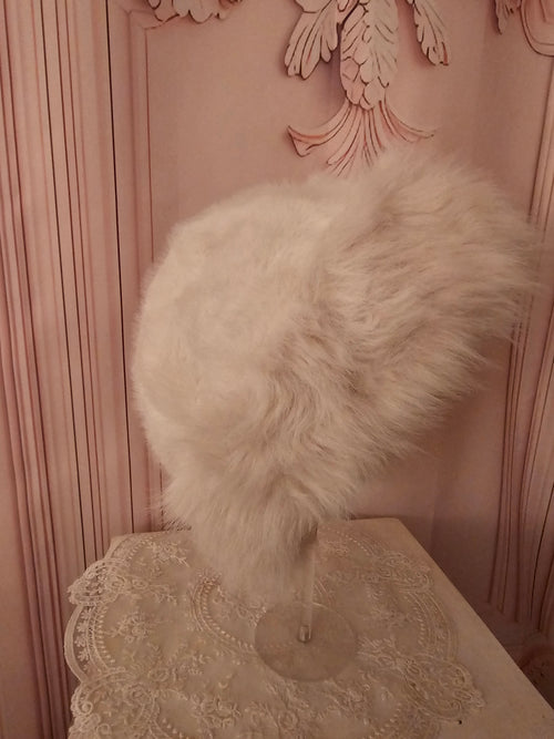 Ladies 2 x Fur Hats with fur rim 1 x brown 1 x white