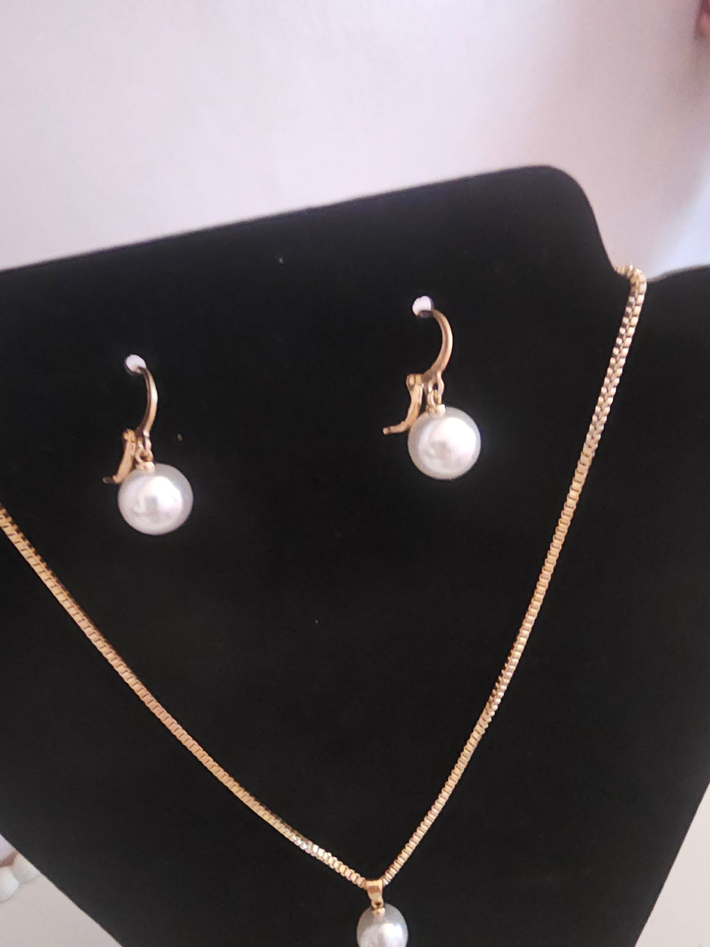 Ladies matching gold necklace with pearl drop pendant and matching pearl drop earrings