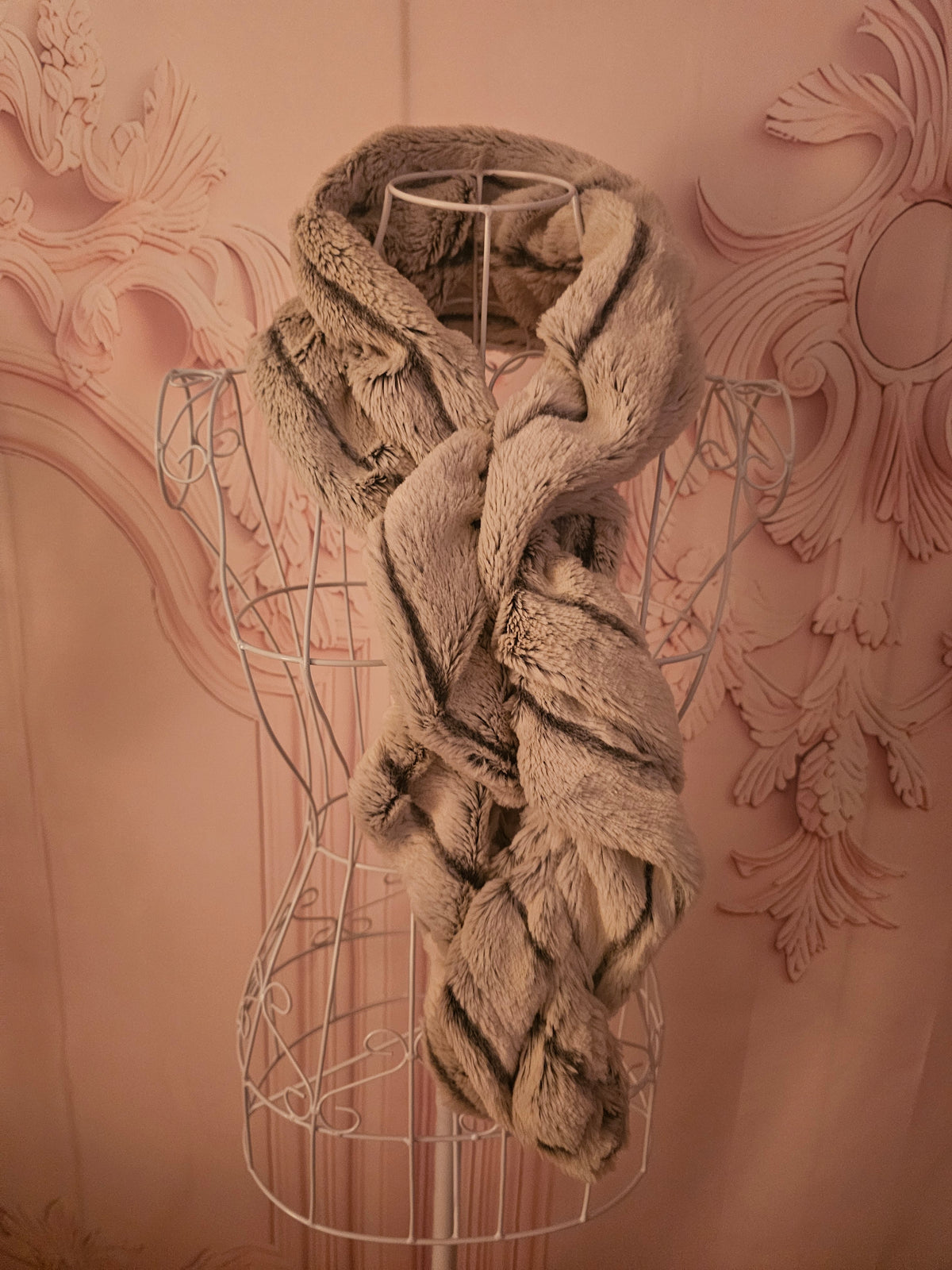 Ladies Grey & White Fur Wrap around Neck Scarf