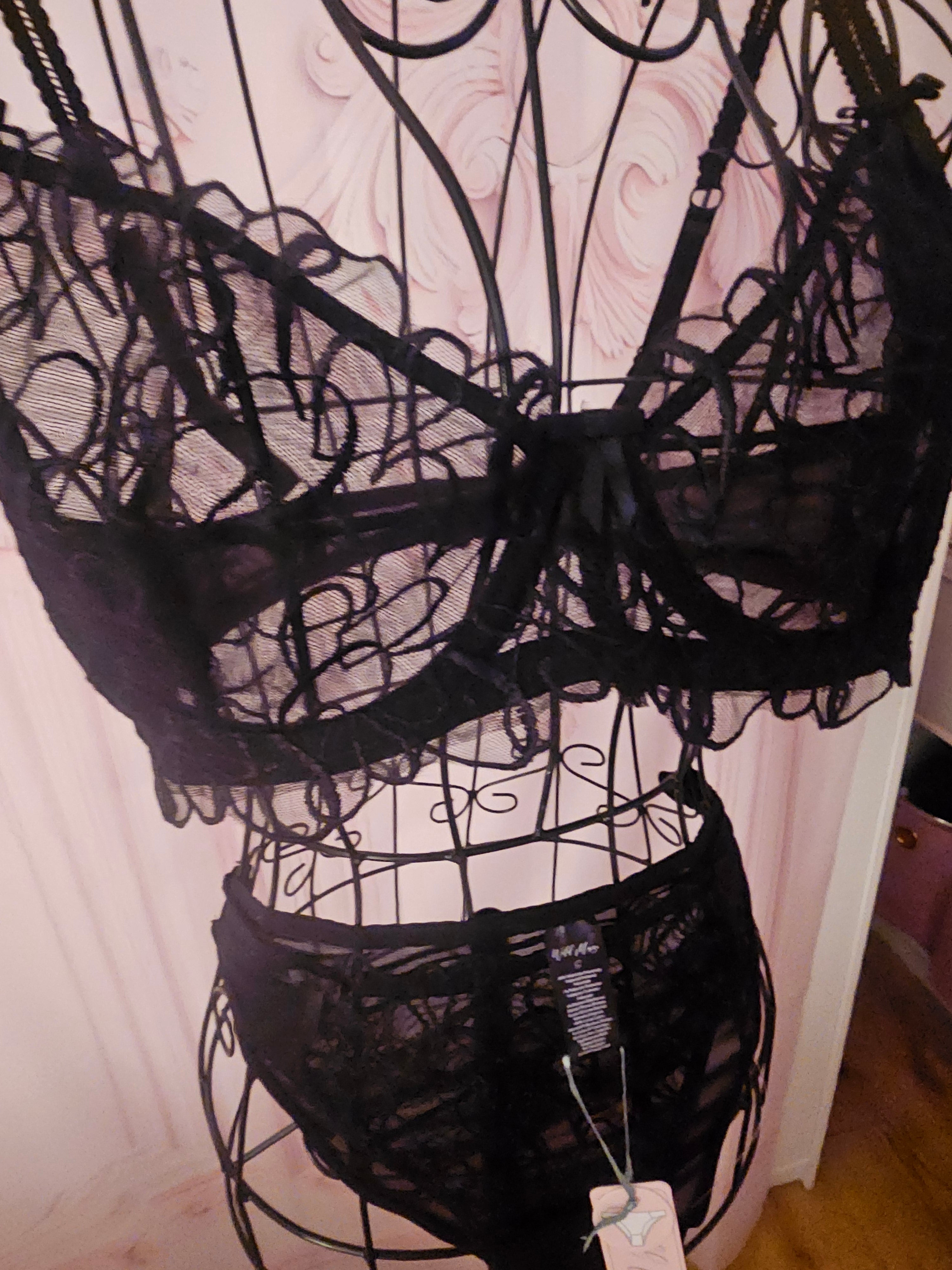 Ladies Black Classy Lacy underwear set