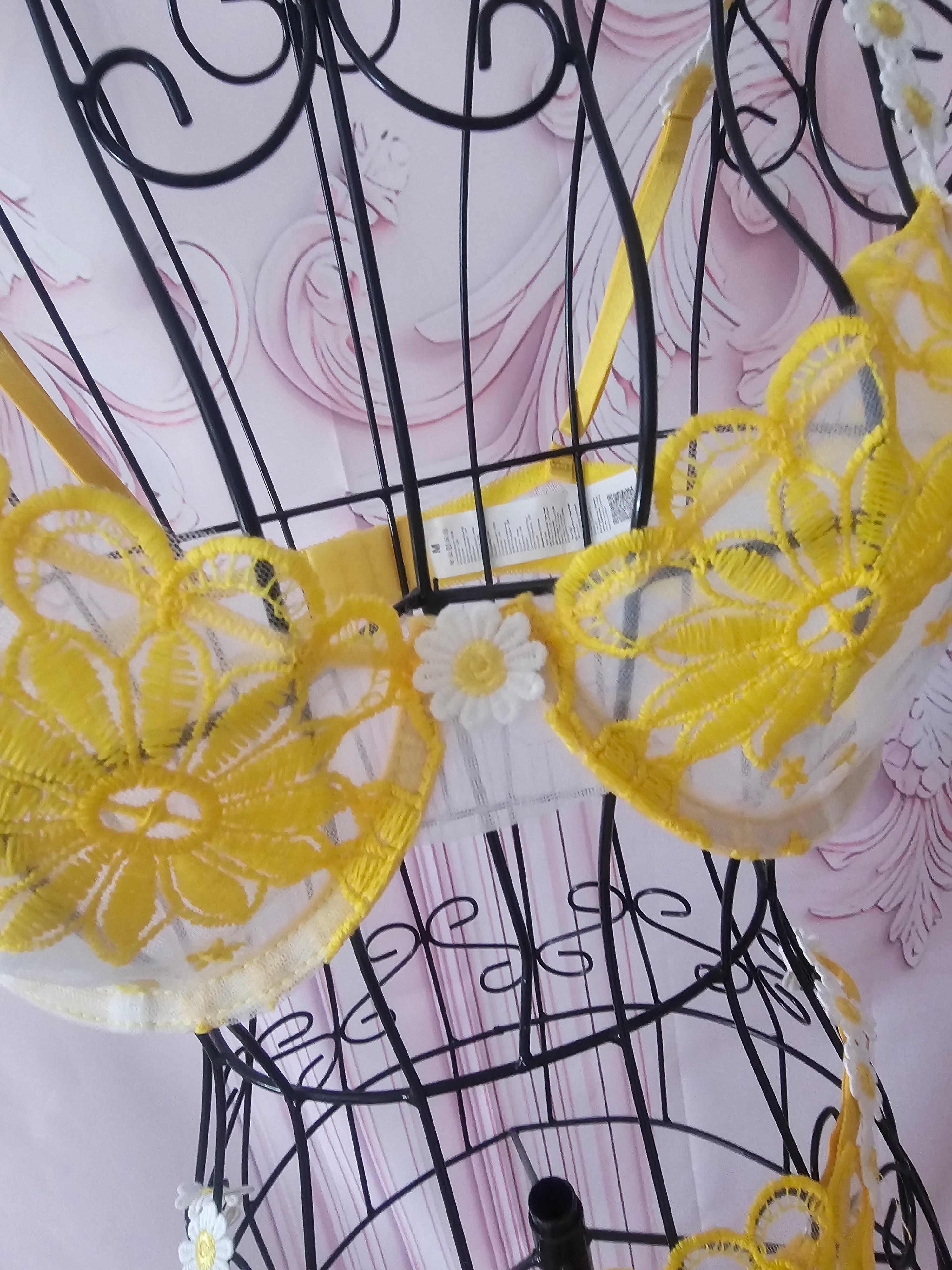 Ladies Yellow Daisy Design Underwear Set