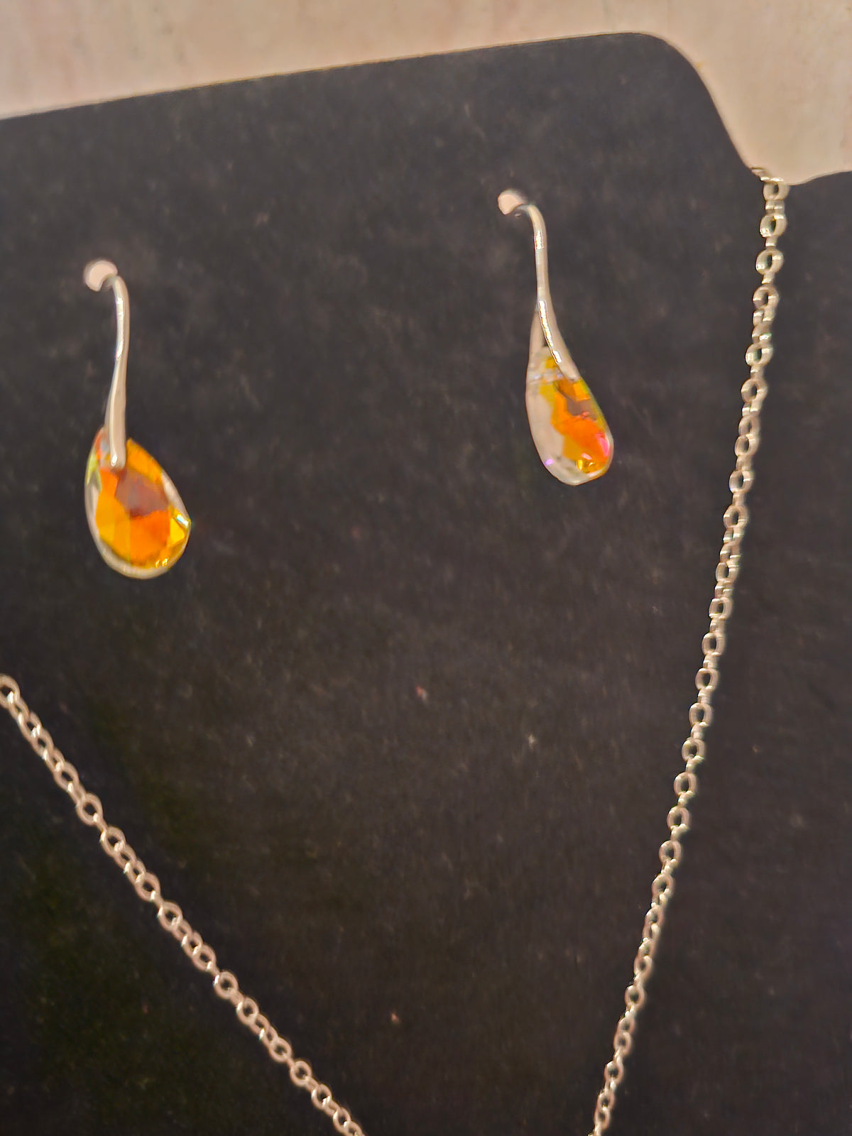 Ladies Siver Jewellery Set with Necklace and Matching earrings