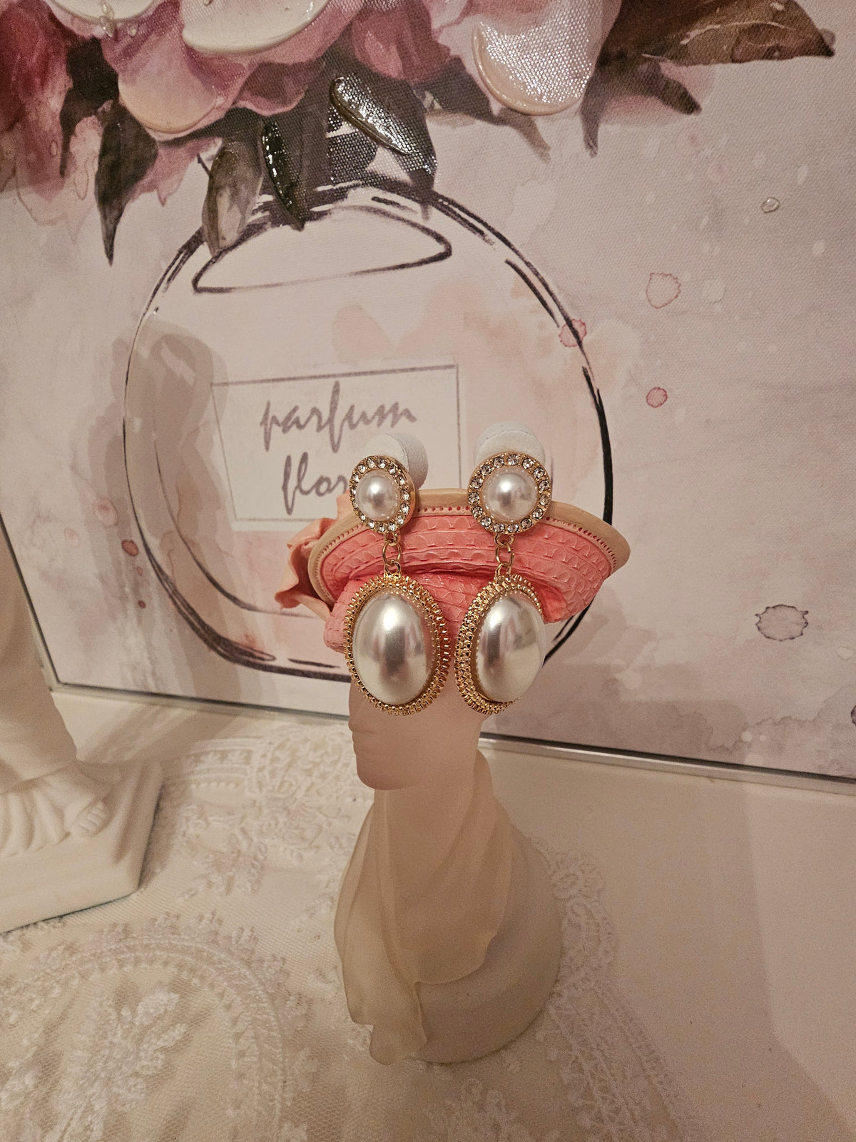 Ladies White Pearl Chocker and matching Pearl Droplet Earrings